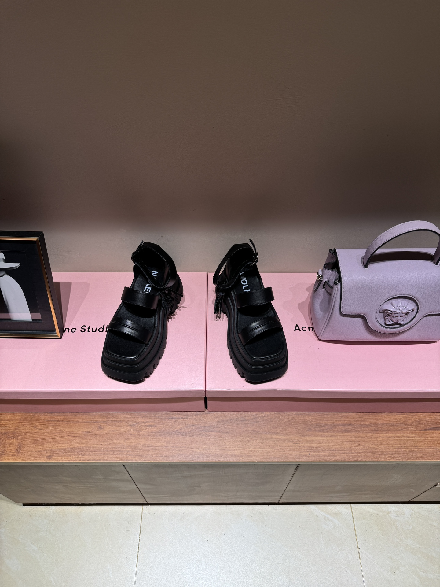 NAKEED WOLFENED WOWER: Luxury Roman Style Shoes, Metallic Wolf Head, Original Design - 图片 3