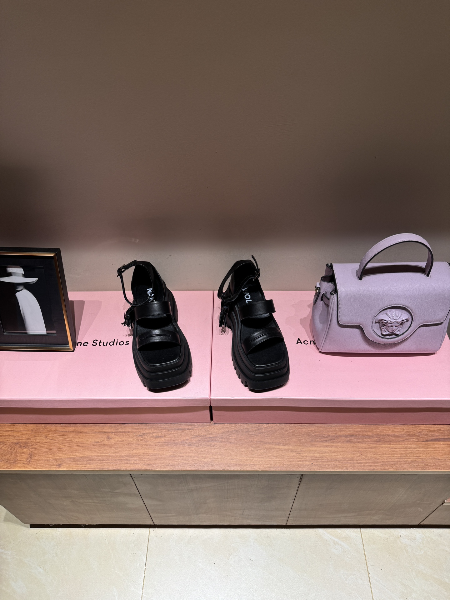 NAKEED WOLFENED WOWER: Luxury Roman Style Shoes, Metallic Wolf Head, Original Design - 图片 2