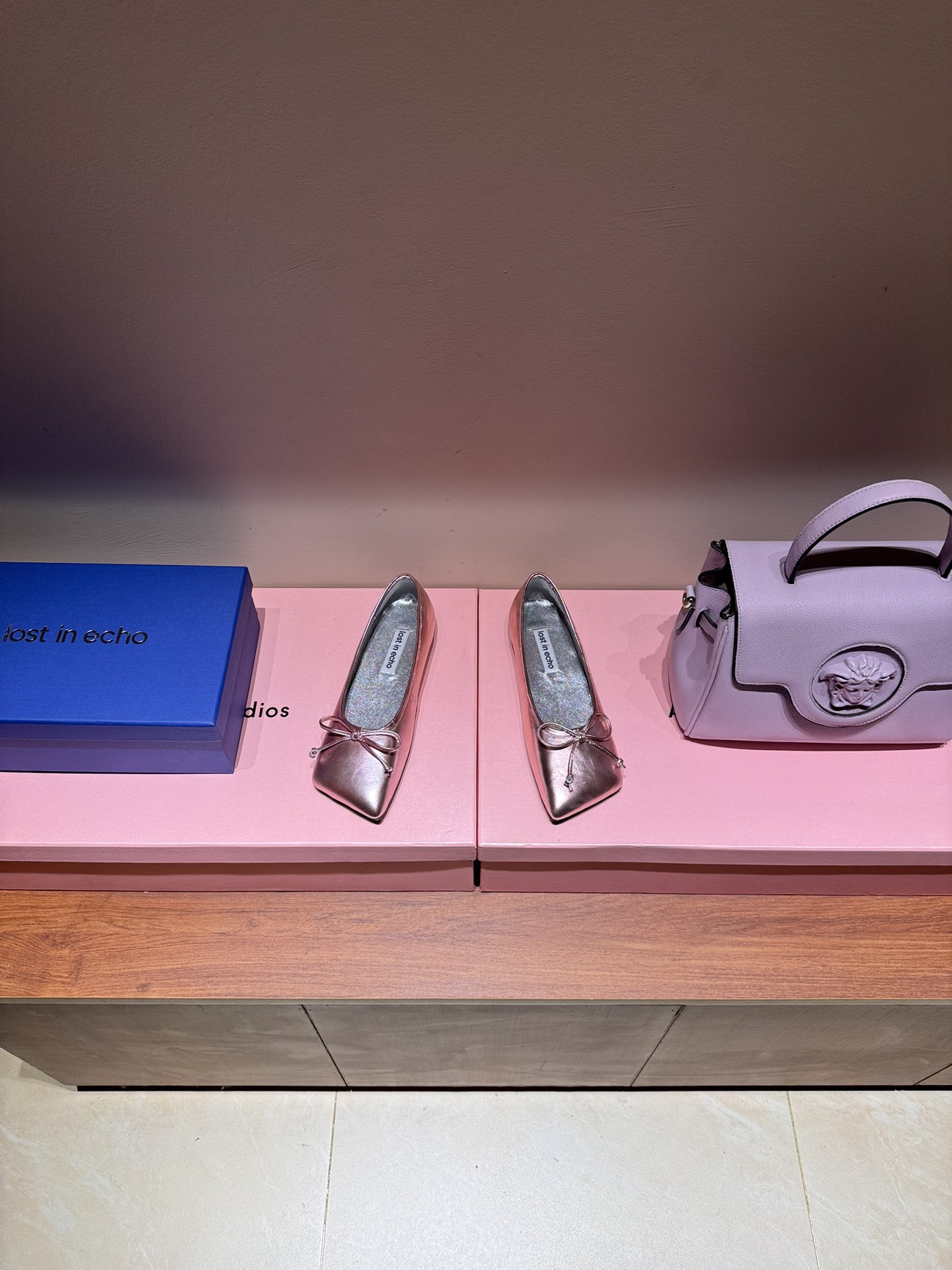 “Top Edition: Ballet Shoes with Sheep Hides and Glits, 2024 Summer Collection” - 图片 3