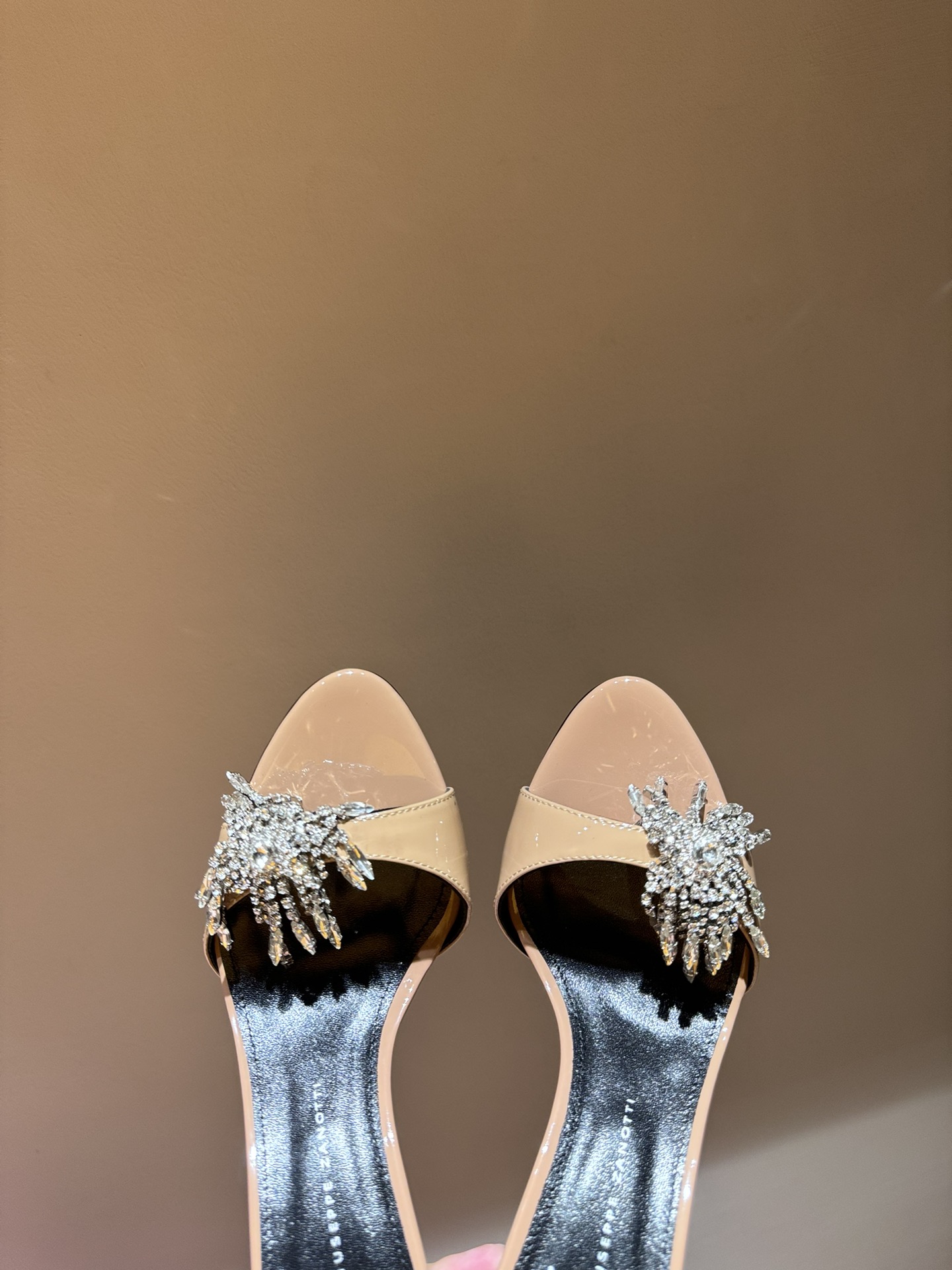 Giuseppe Zanotti SS2024 Summer Collection: Diamond Single Shoes with Crystal Chains - 图片 7