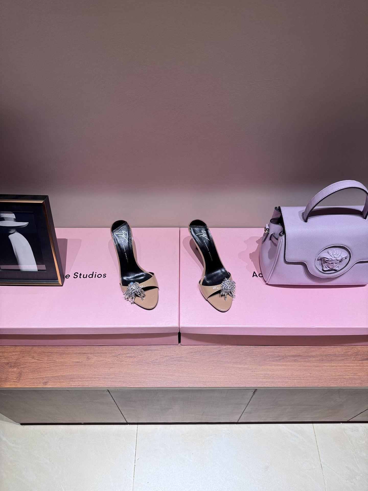 Giuseppe Zanotti SS2024 Summer Collection: Diamond Single Shoes with Crystal Chains - 图片 2