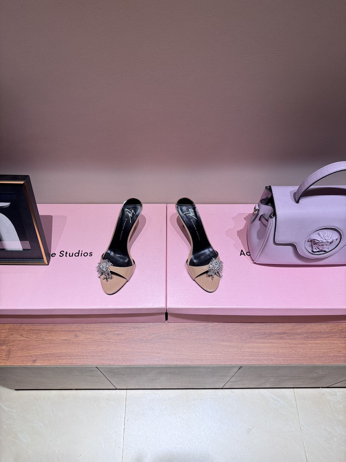 Giuseppe Zanotti SS2024 Summer Collection: Diamond Single Shoes with Crystal Chains - 图片 3