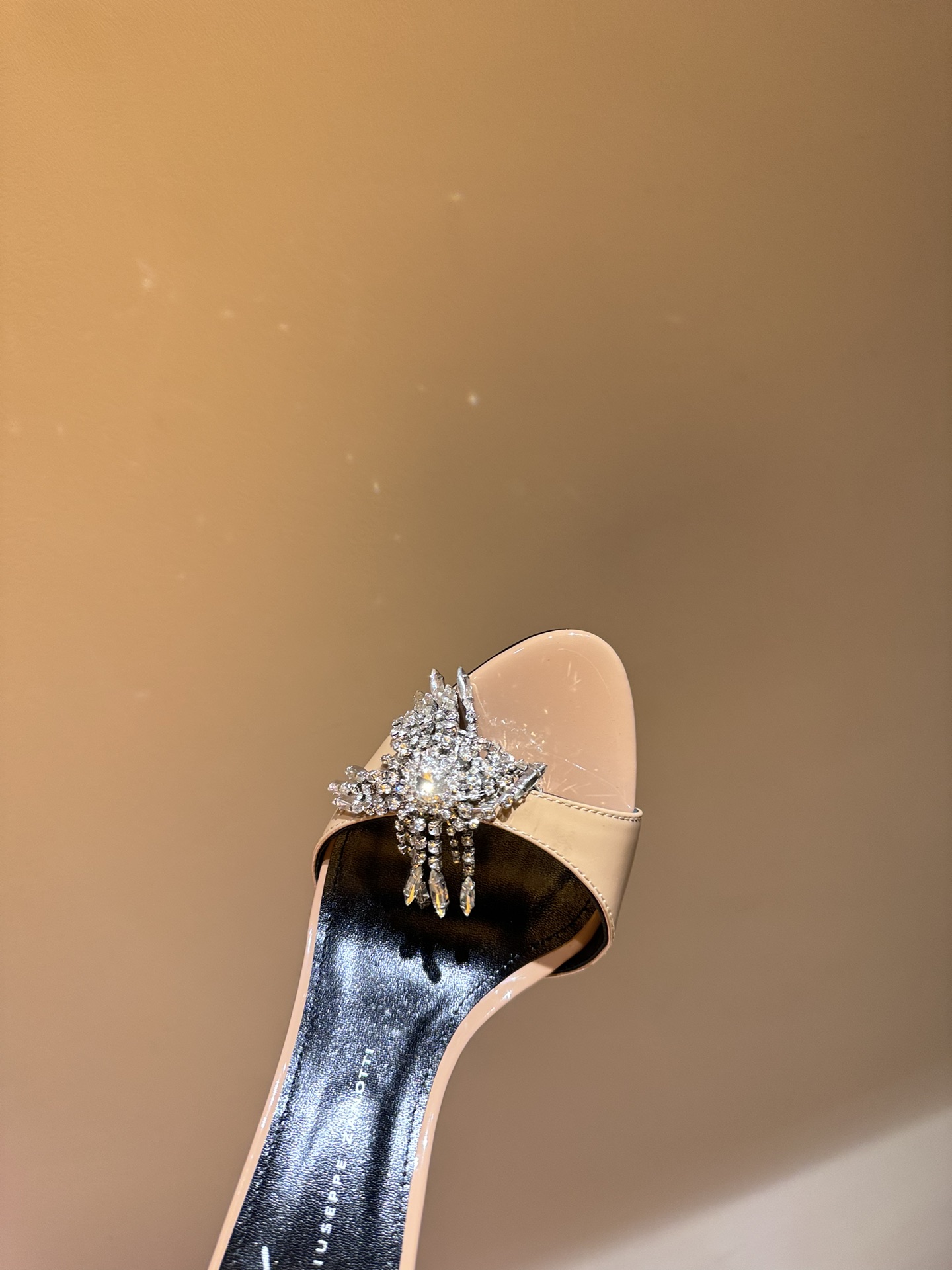 Giuseppe Zanotti SS2024 Summer Collection: Diamond Single Shoes with Crystal Chains - 图片 4