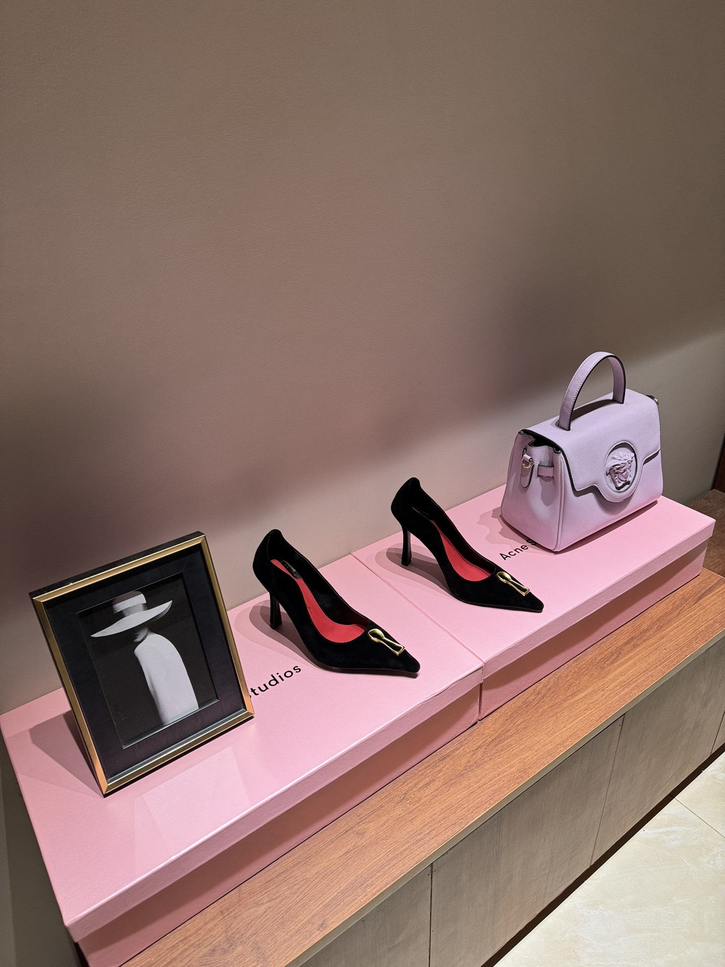 Top Designer Elsa Schiaparelli: Genius Forgotten by Public, Rival of Chanel