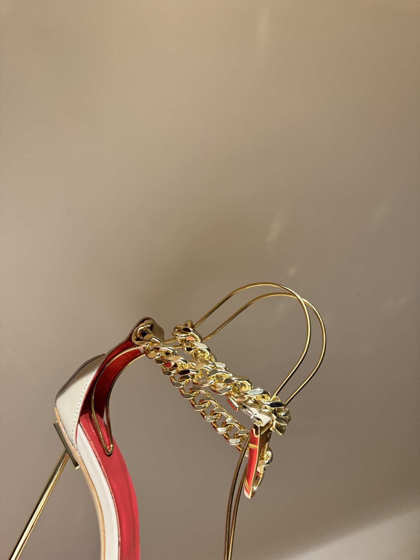 High-End 777 Heels with Crystal Coating and Metallic Finish in 2024 - 图片 5