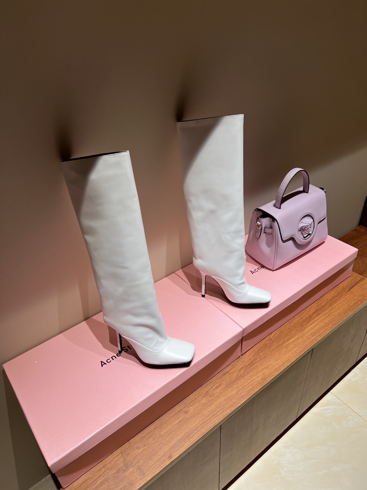Luxurious Attico 2024 Autumn Boots: Italian Fashion Sisters’ Perfect Display of Style - 图片 3