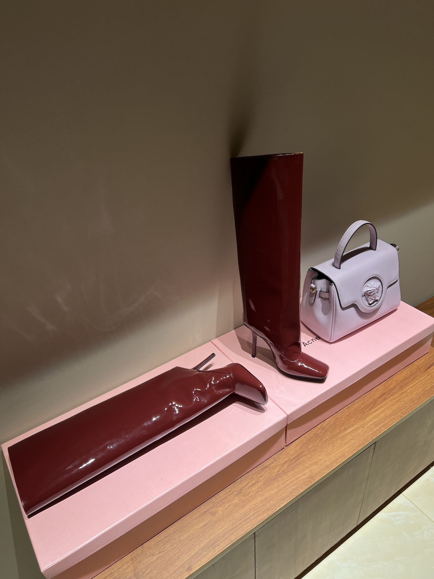 Luxurious Italian Attico 2024 Autumn Boots: Perfect Blend of Fashion and Luxury - 图片 1