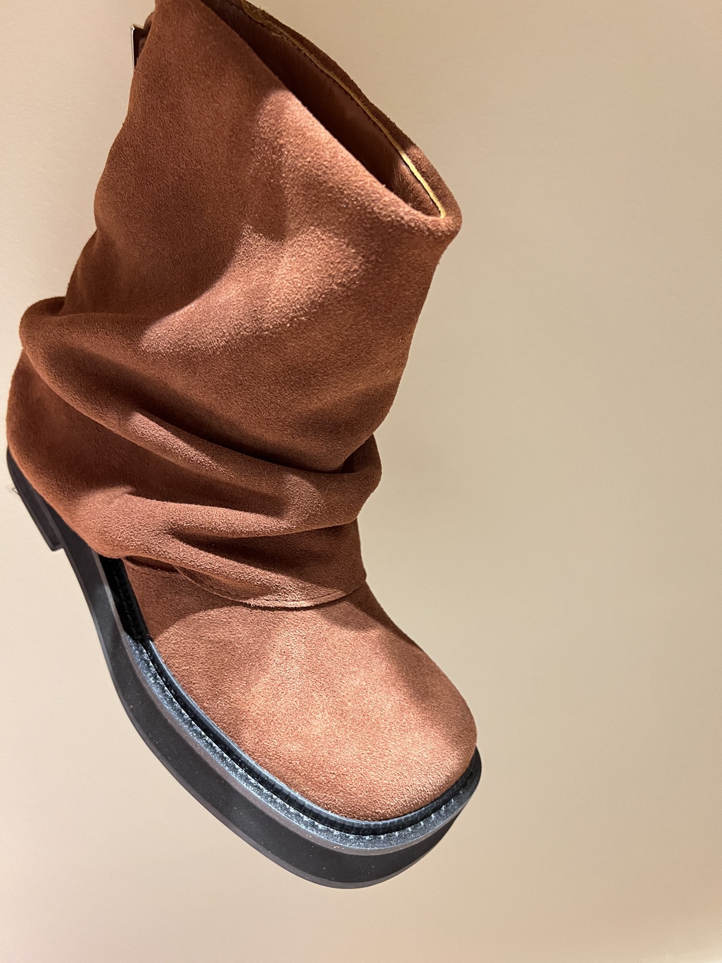Luxurious Attico 2024 Fall Winter Boots: Italian Fashion Sisters’ Perfect Display - 图片 7