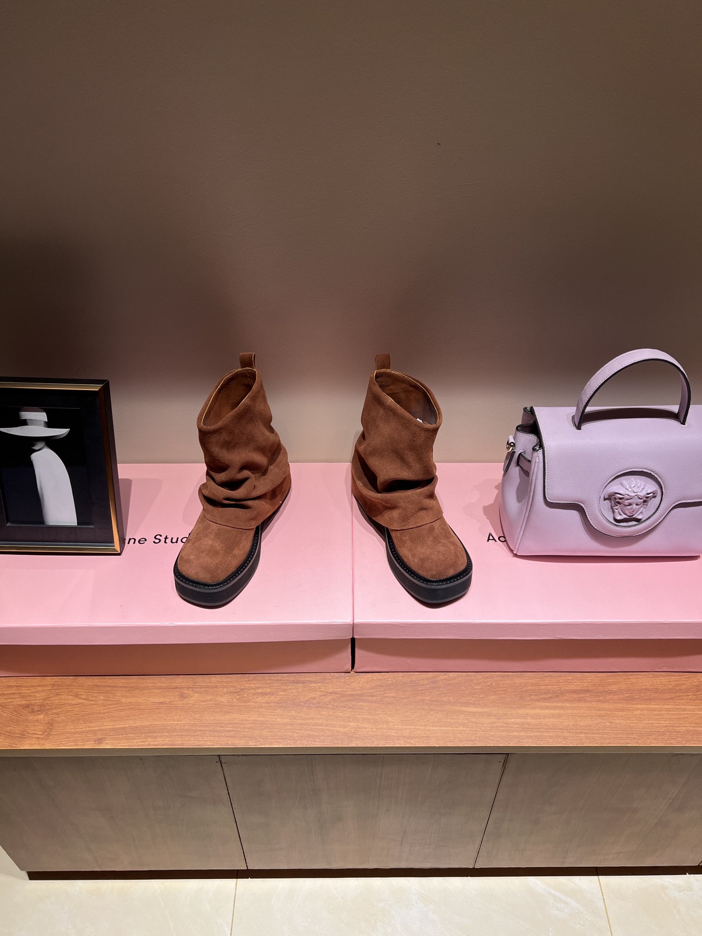 Luxurious Attico 2024 Fall Winter Boots: Italian Fashion Sisters’ Perfect Display - 图片 3