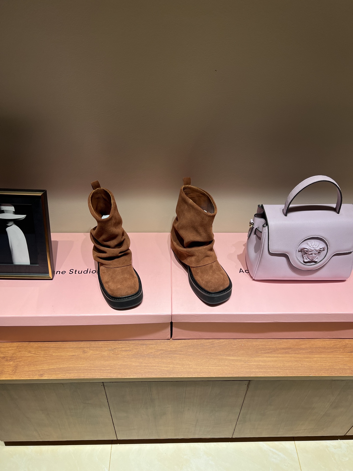 Luxurious Attico 2024 Fall Winter Boots: Italian Fashion Sisters’ Perfect Display - 图片 2