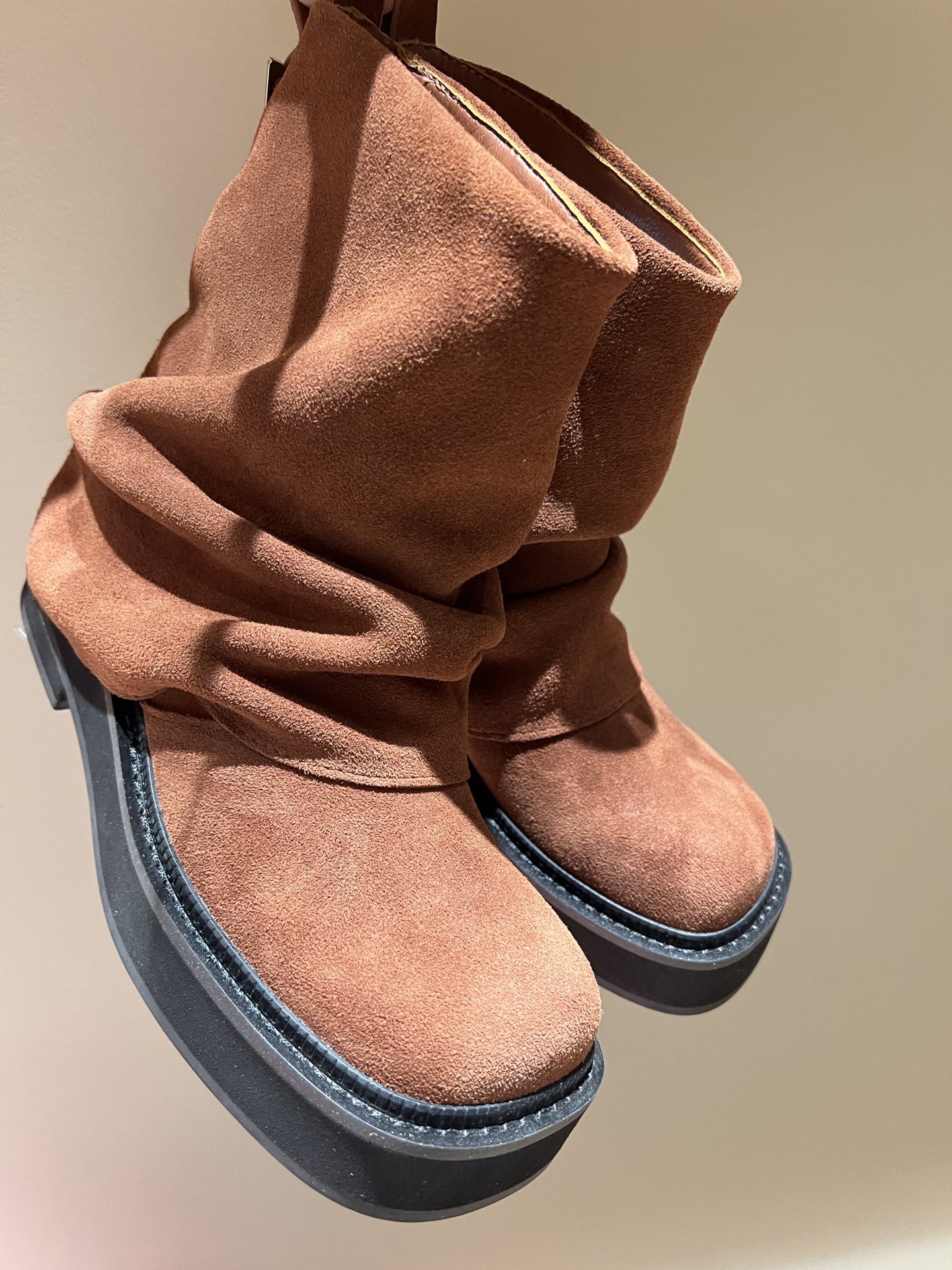 Luxurious Attico 2024 Fall Winter Boots: Italian Fashion Sisters’ Perfect Display - 图片 8