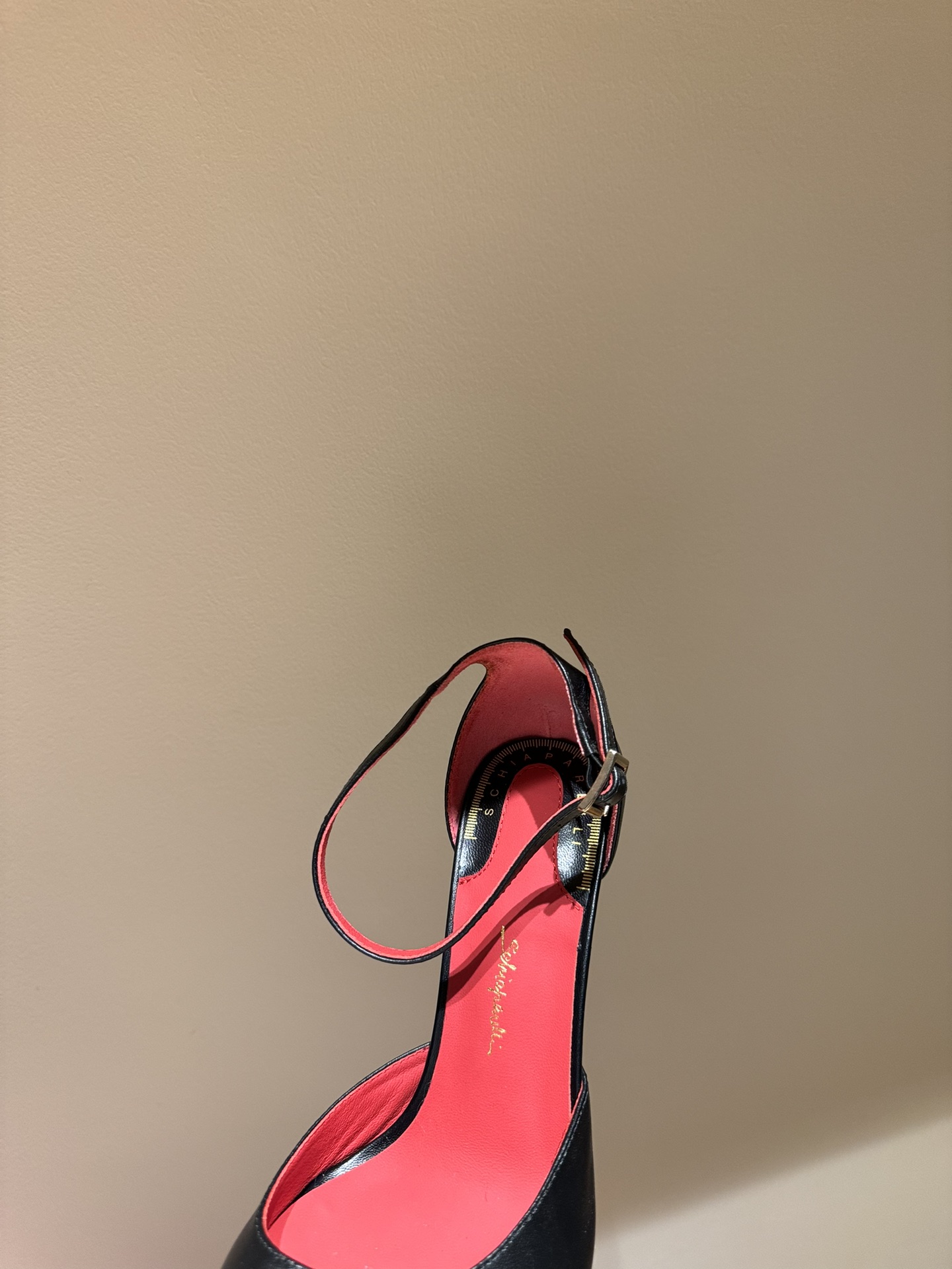 Schiaparelli FW24 Show: Golden Toe Heels in Real Gold and Silver - 图片 5