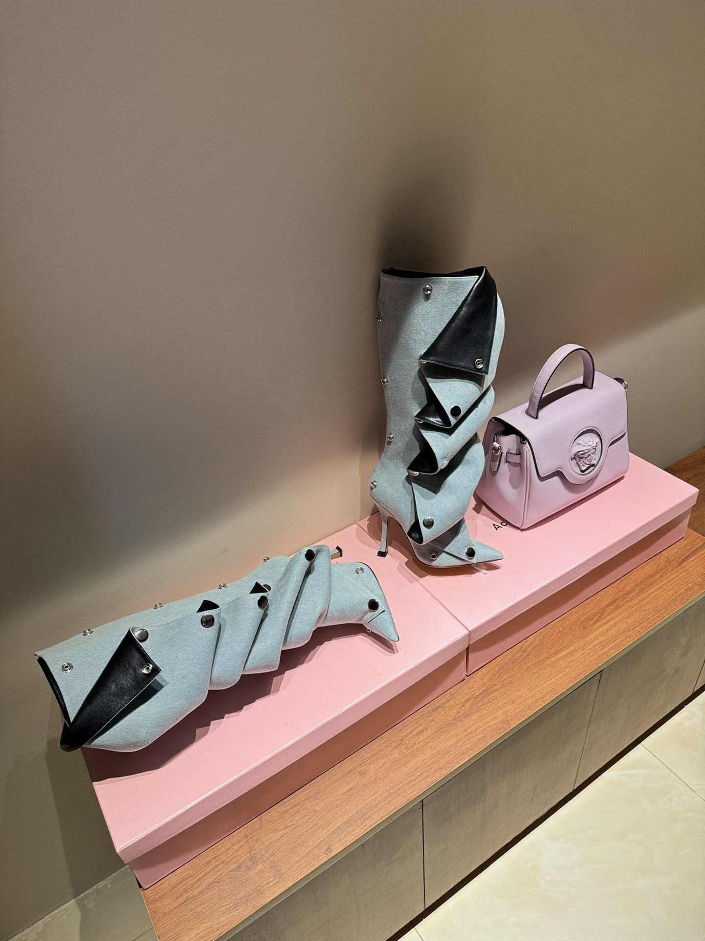 Paris Fashion Show: Iconic Boots with Customizable Buttons and Classic Zipping