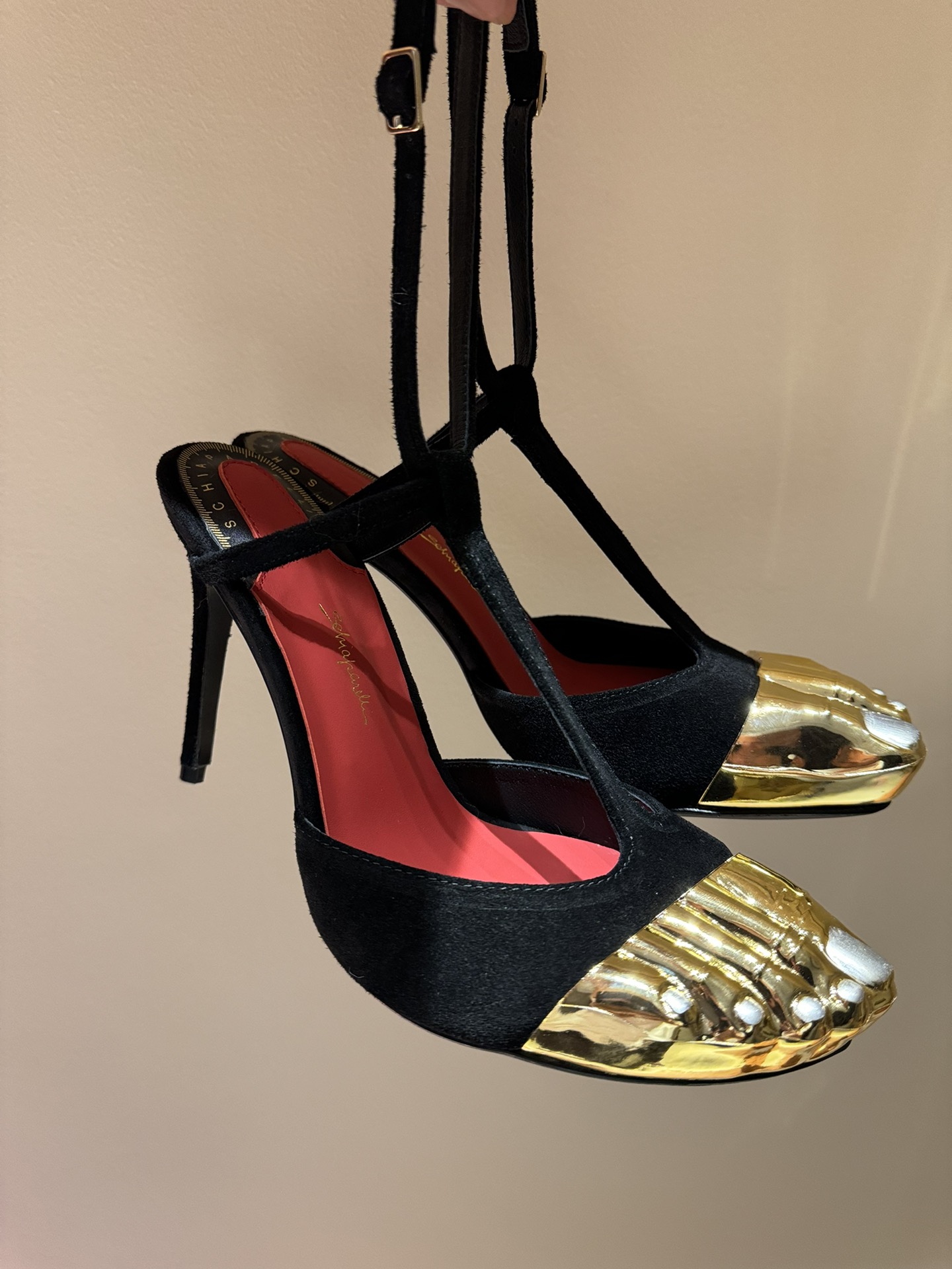 Schiaparelli FW24 Collection: Golden Toe Heels and Real Gold Details - 图片 6