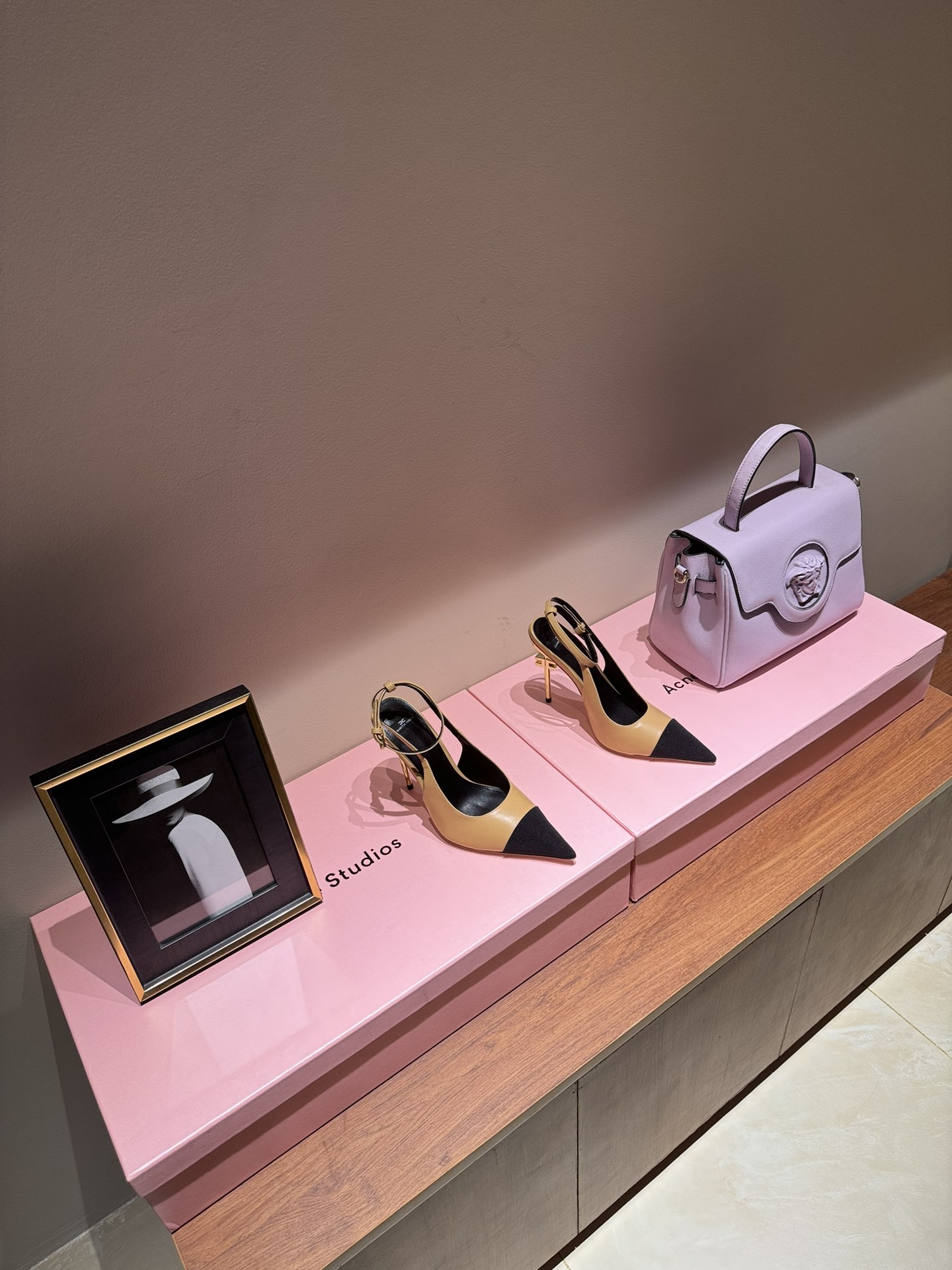 Luxurious French Heels by Elisabetta Franchi: Elegant High-Speed Fashion Show with Diamond Belts