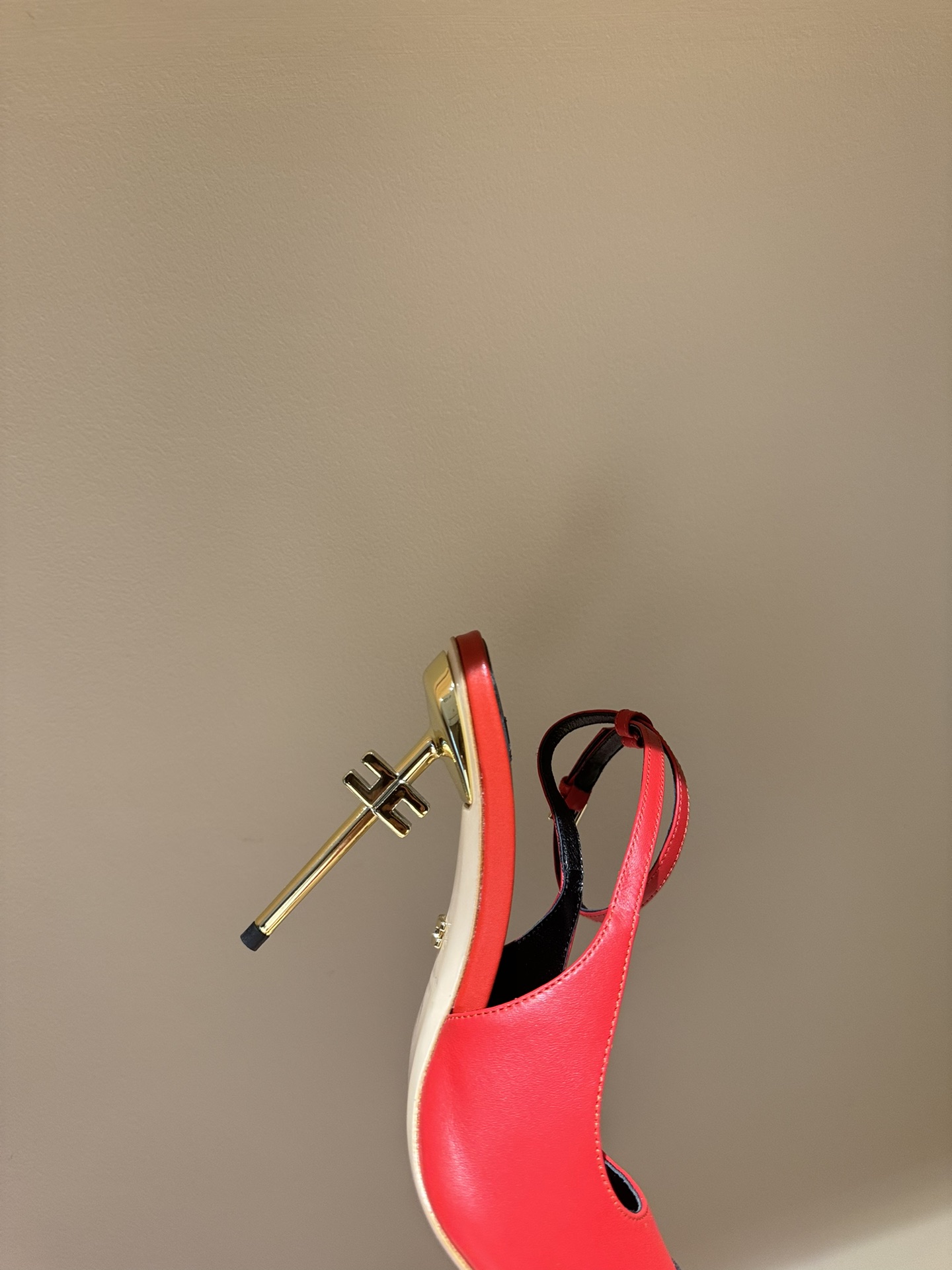 Luxurious French Heels: Elisabetta Franchi Fashion Show Highlights 630 Collection - 图片 7