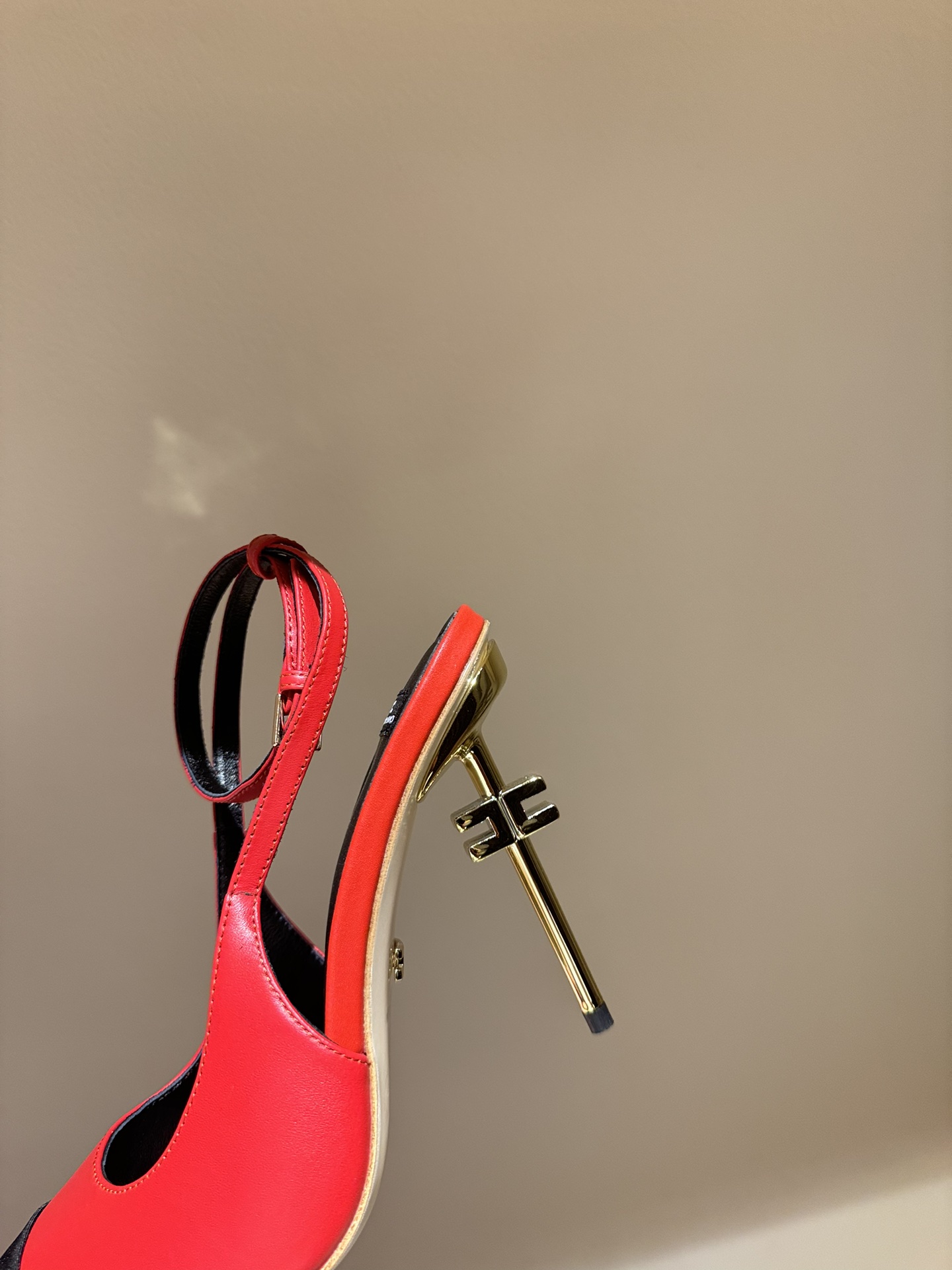 Luxurious French Heels: Elisabetta Franchi Fashion Show Highlights 630 Collection - 图片 6