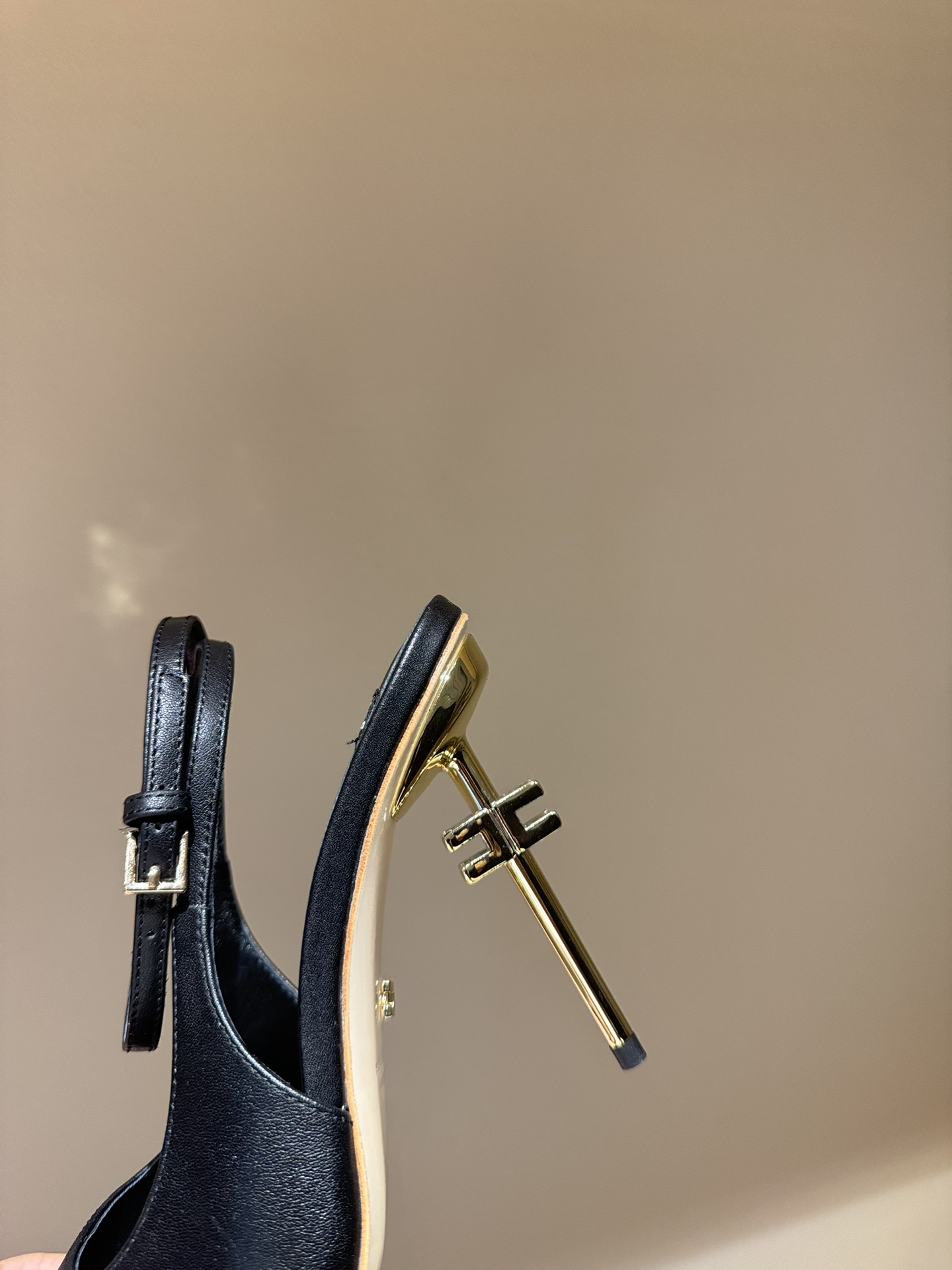 Luxurious Elisabetta Franchi French Heels: Light, Elegant, and Stylish Collection. - 图片 6