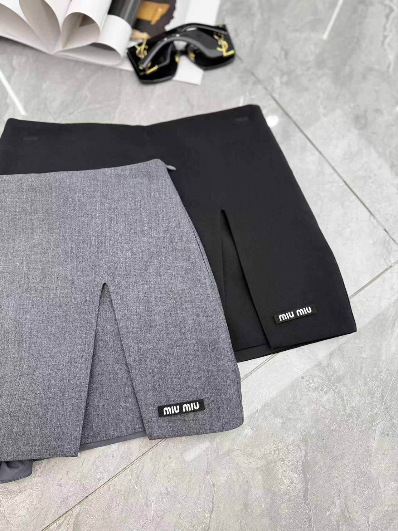 “High-End Quality Women’s Suits: Miu Burst New 2025 Autumn/Winter Collection in Cash Black and Grey” - 图片 4