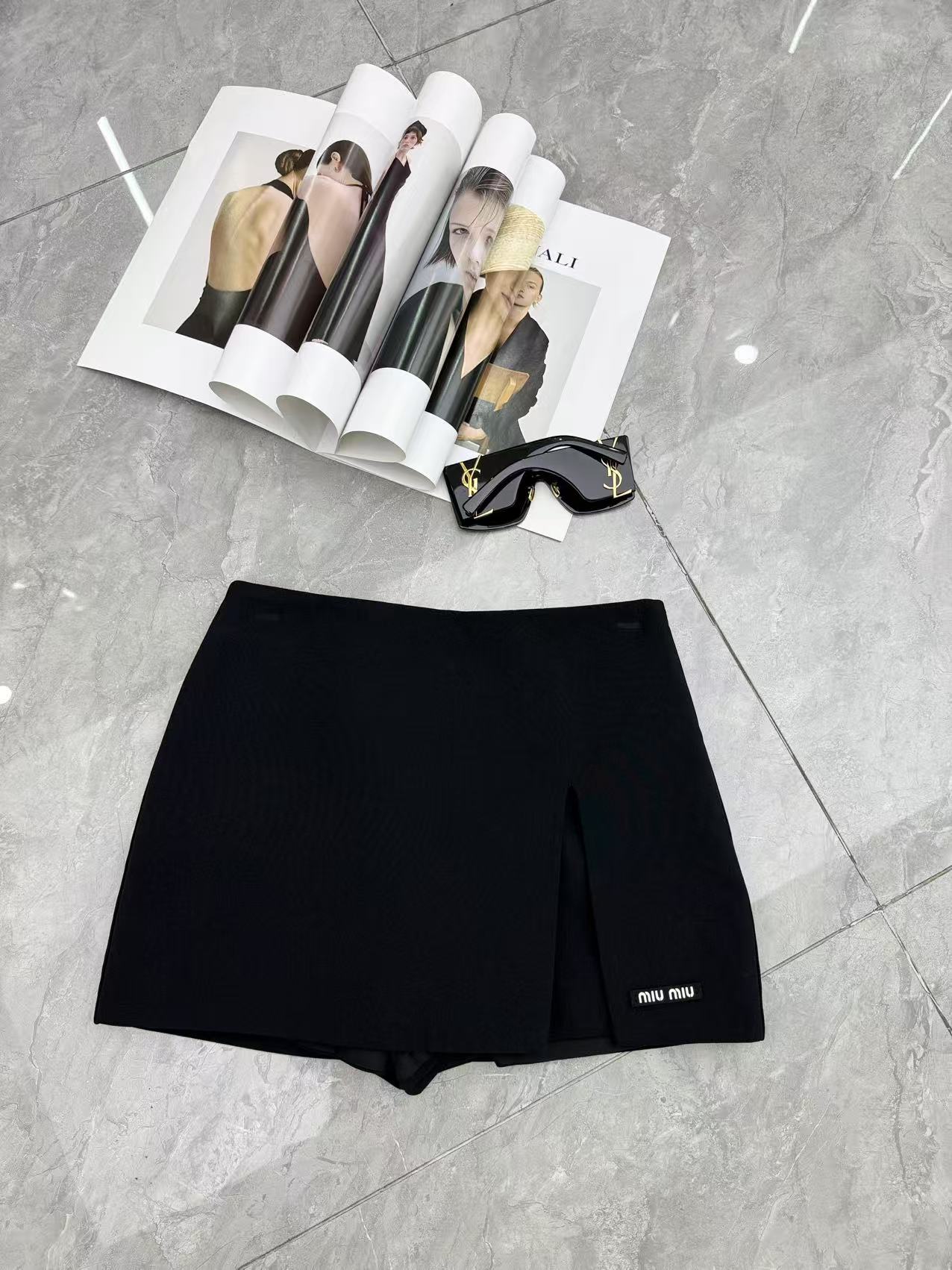 “High-End Quality Women’s Suits: Miu Burst New 2025 Autumn/Winter Collection in Cash Black and Grey” - 图片 2