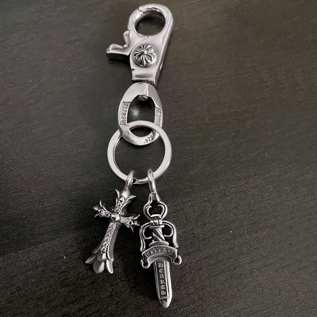 💰 150 现货 克罗心钥匙扣，既是钥匙扣也可以是项链，单独再买条自己喜欢的项链就可实现多了两条项链！！！非常划算的一款饰品，钥匙扣也是项链吊坠！！！