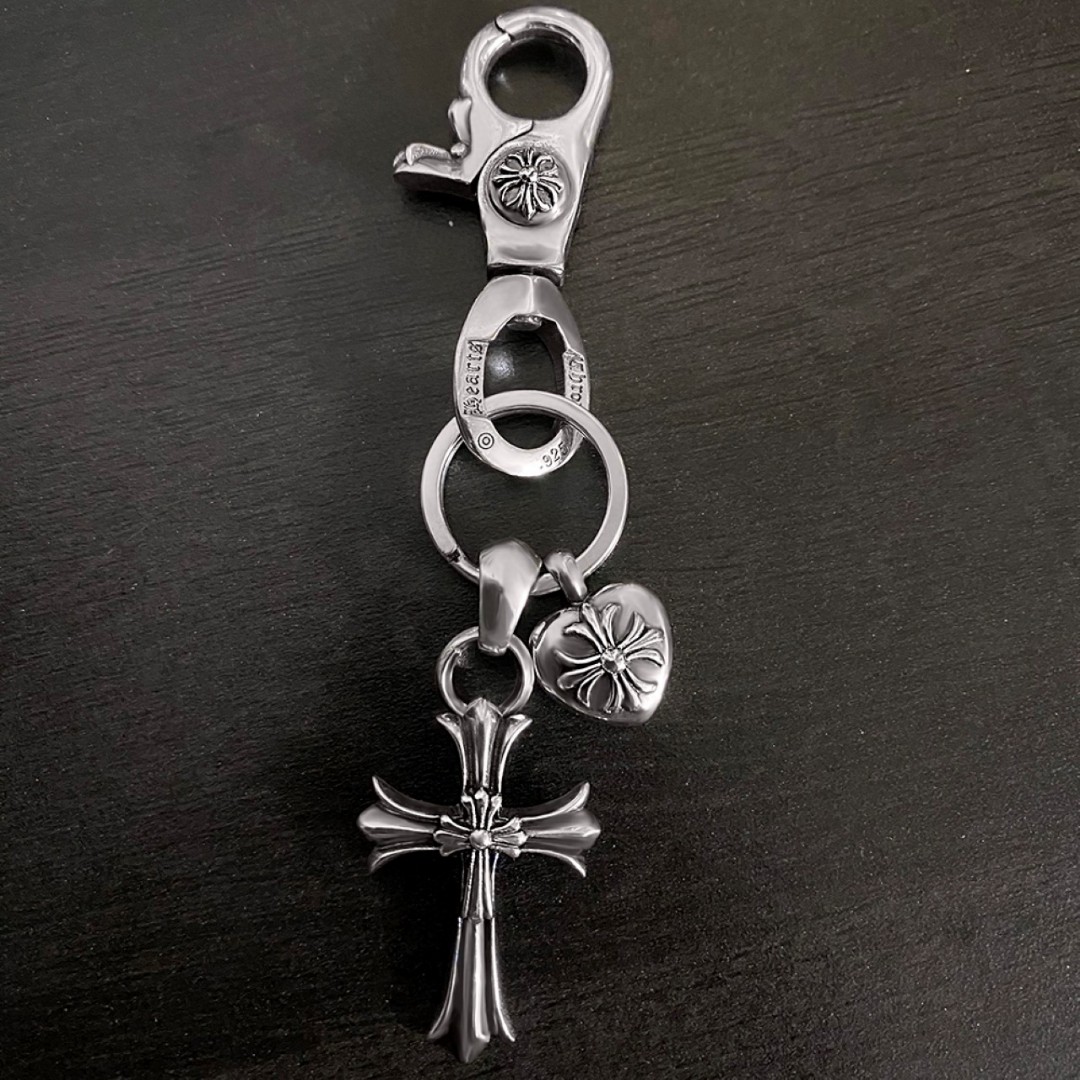 💰 150 现货 克罗心钥匙扣，既是钥匙扣也可以是项链，单独再买条自己喜欢的项链就可实现多了两条项链！！！非常划算的一款饰品，钥匙扣也是项链吊坠！！！