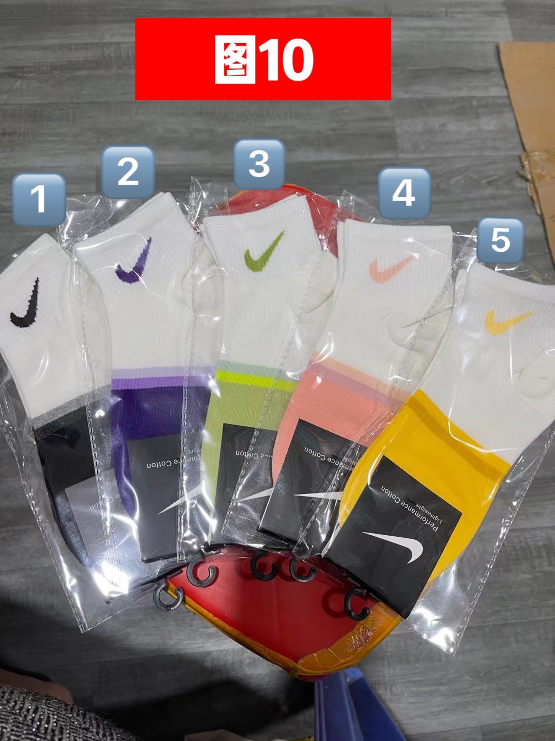 💰30    3双袜子
留言图几➕编号下单⭕️独家实拍💢纯棉袜子、高质量、上脚舒适、透气性强、时尚百搭！
不得不说颜色太美啦🌸～每双颜色都好看～无滤镜实拍