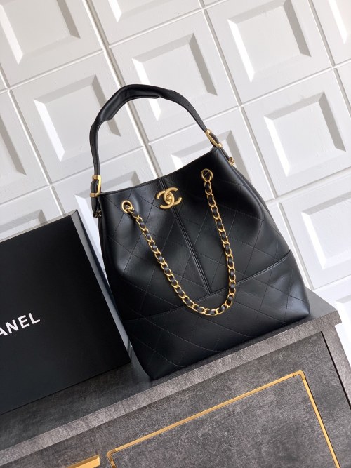 CHANEL 25A Series Black Calfskin Shoulder Bag with Chain and Classic Logo 1 CHANEL 25A Series Black Calfskin Shoulder Bag with Chain and Classic Logo