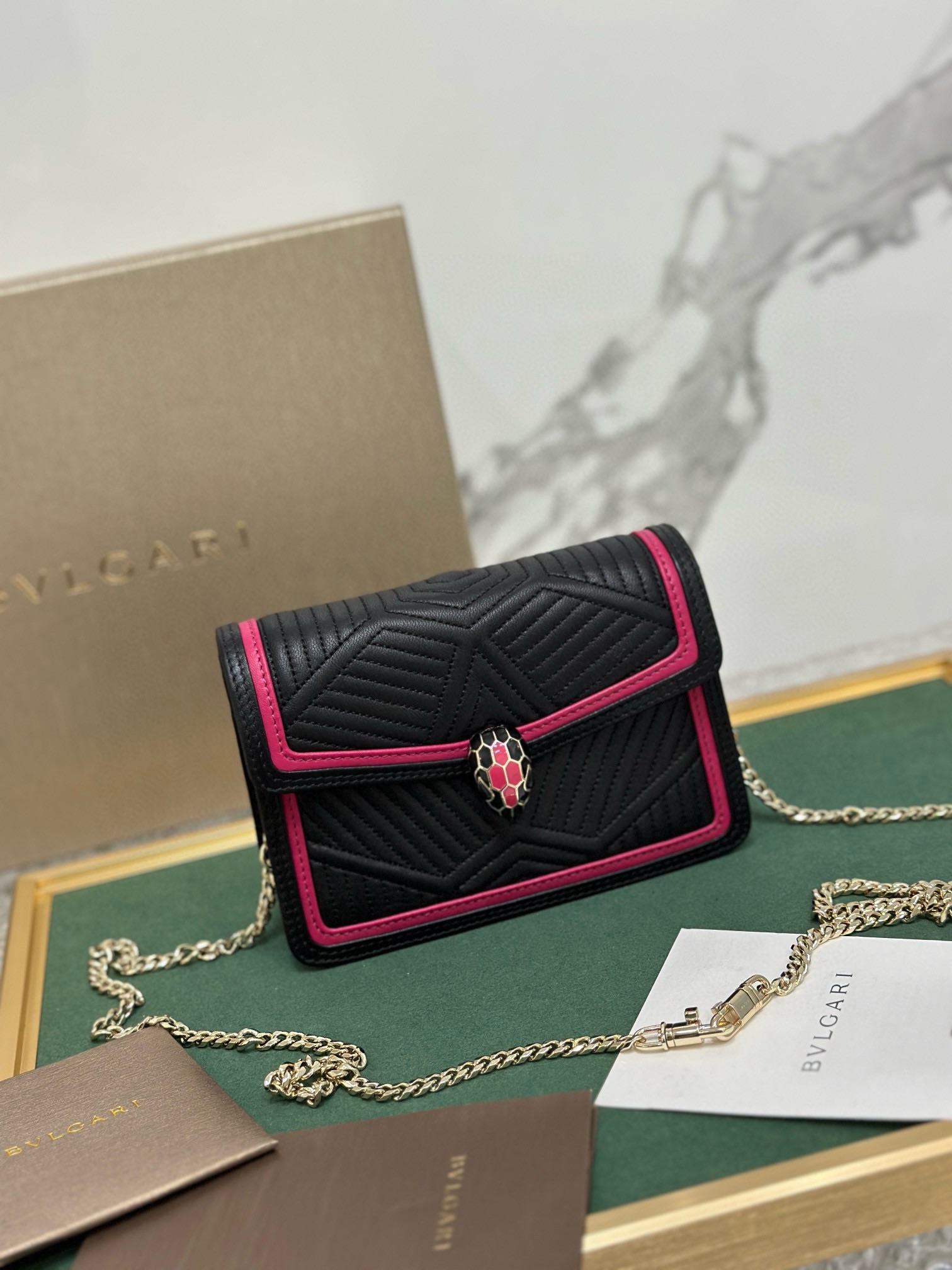 Bvlgari Serpenti Forever系列 蛇形绣线限定款 288104