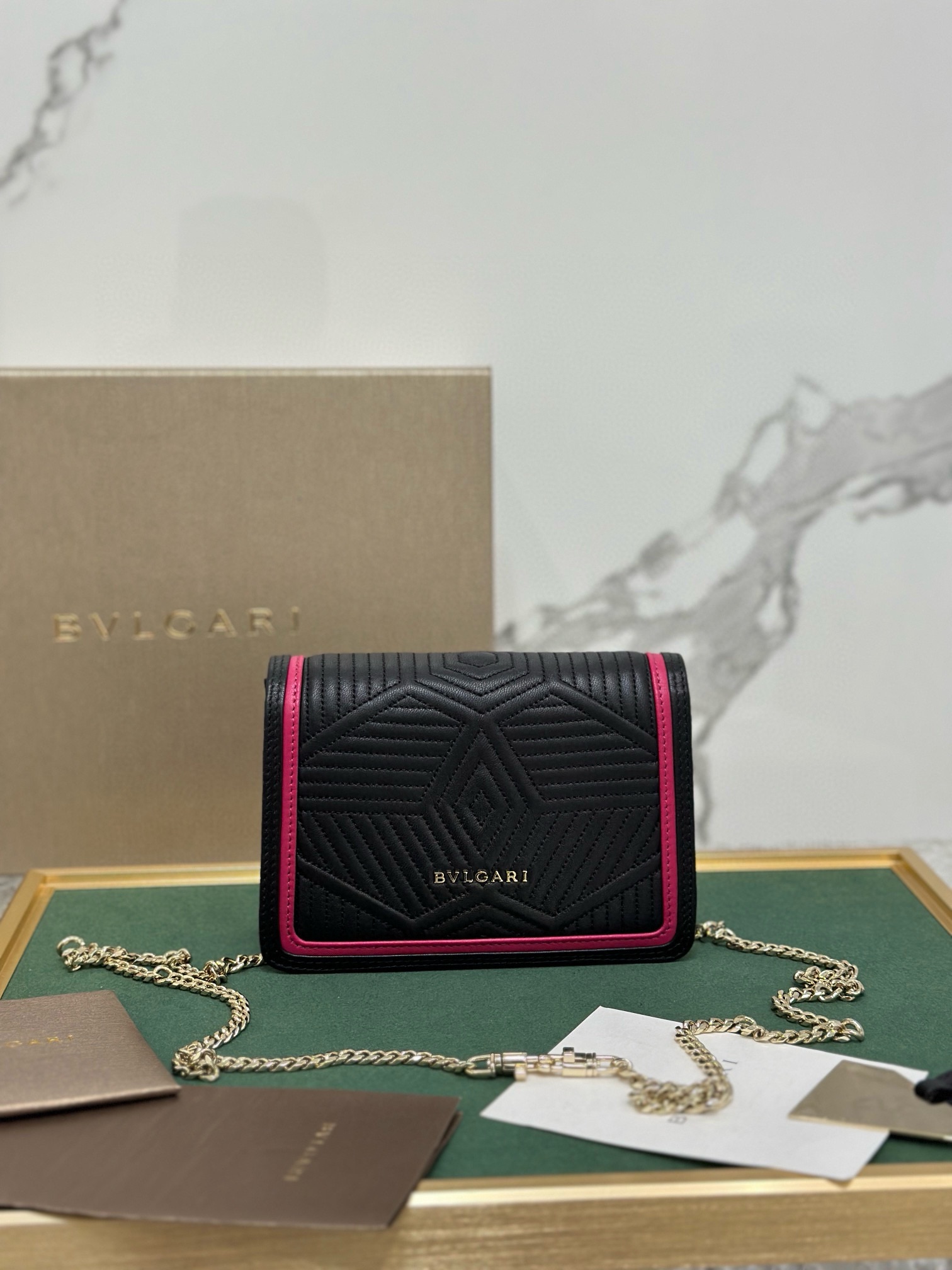 Bvlgari Serpenti Forever系列 蛇形绣线限定款 288104