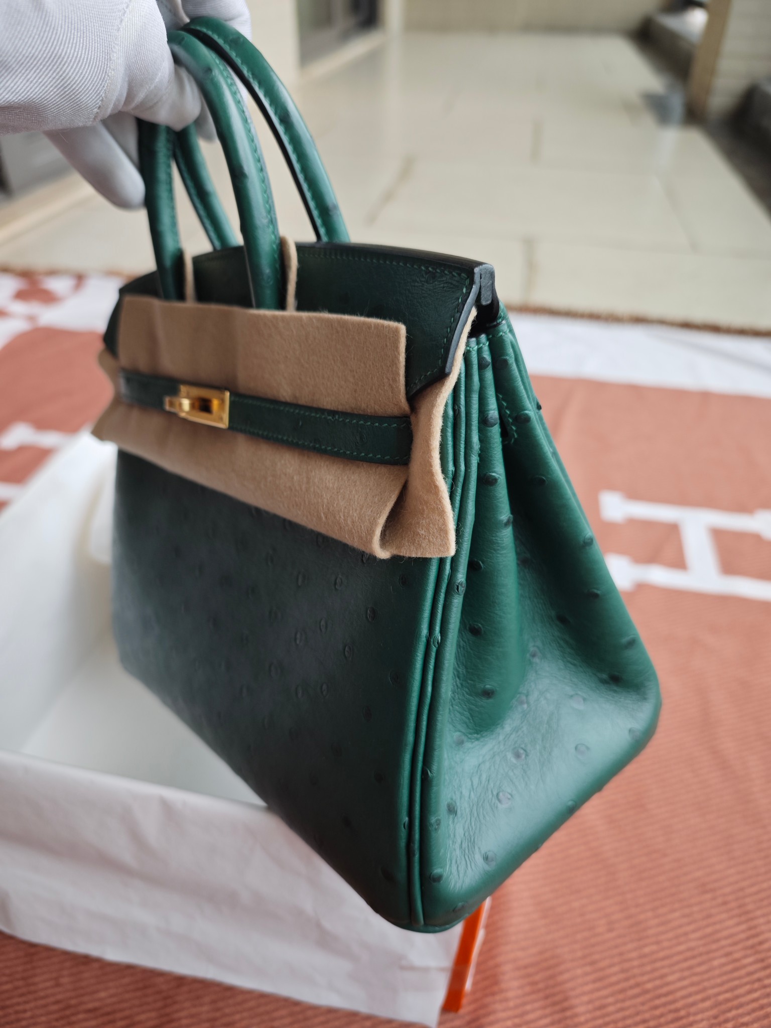 Birkin25 孔雀绿鸵鸟皮 金扣
一手工缝制