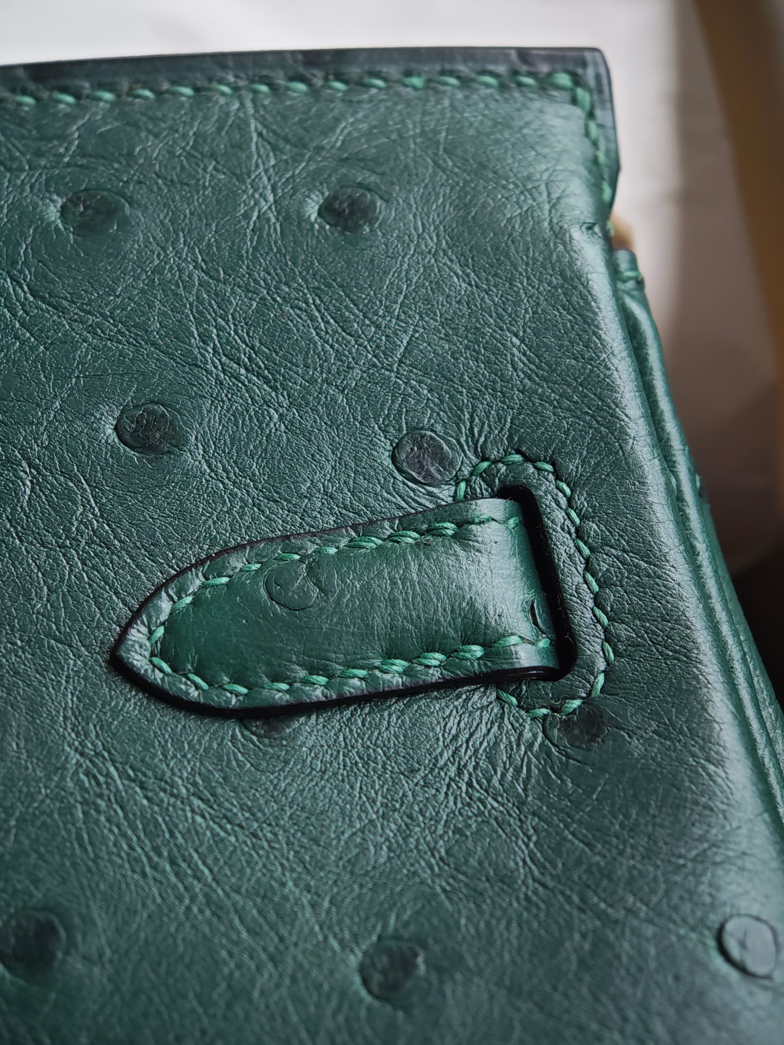 Birkin25 孔雀绿鸵鸟皮 金扣
一手工缝制