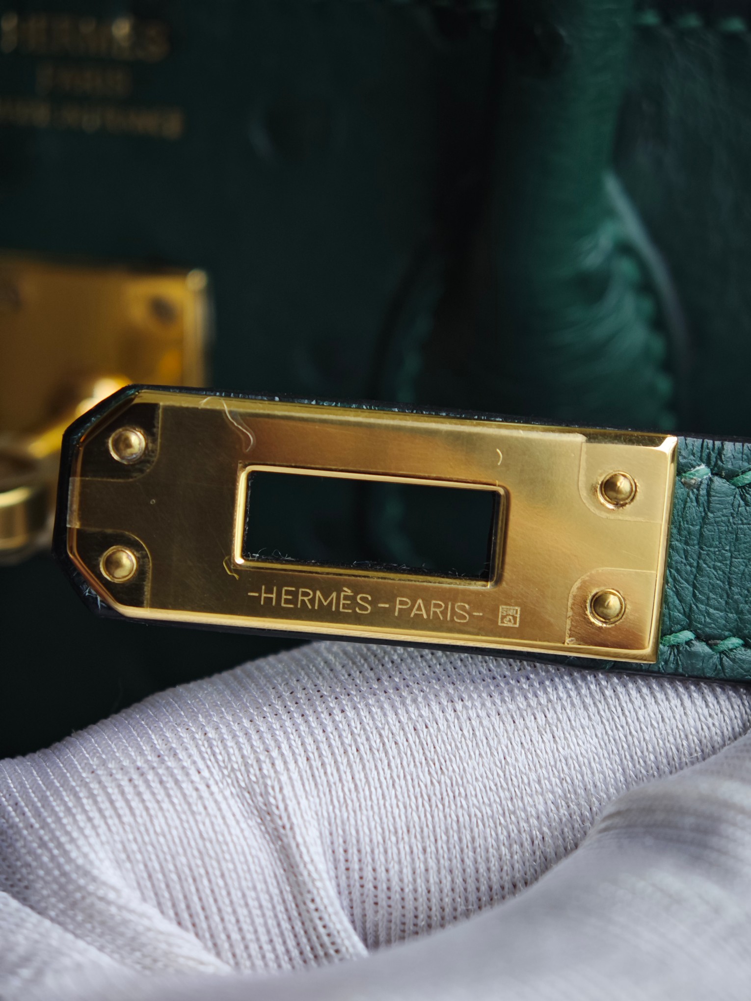 Birkin25 孔雀绿鸵鸟皮 金扣
一手工缝制