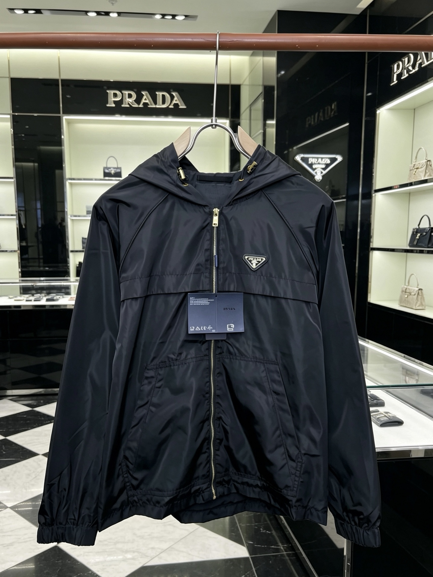 。Prada普拉达💥砸锅卖铁都要上的新款新款原单男士休闲连帽夹克 透气舒适 高端定制 高版本 时尚百搭爆