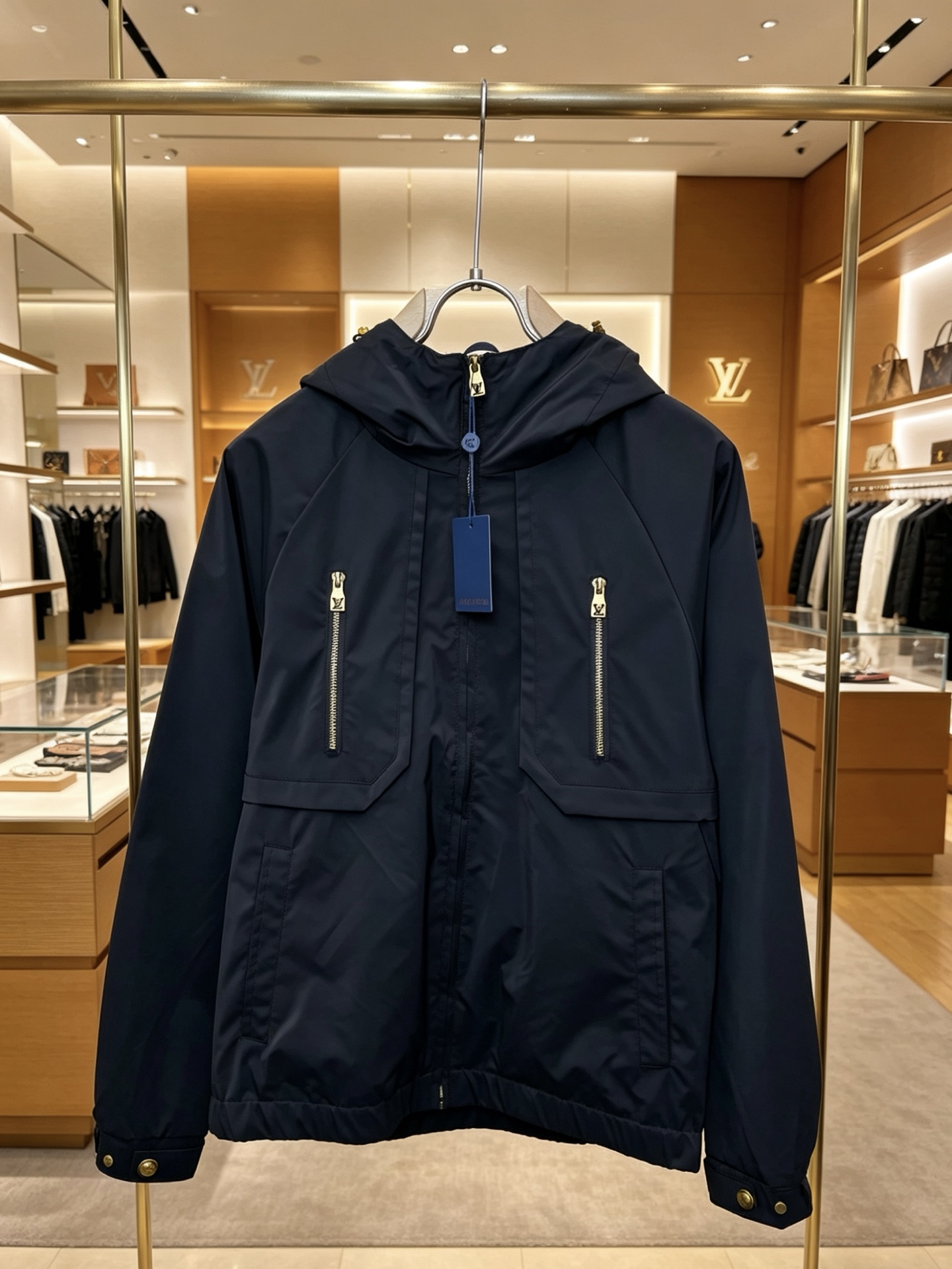 。Louis Vuitton路易威登💥砸锅卖铁都要上的新款新款原单男士休闲连帽夹克 透气舒适 高端定制 