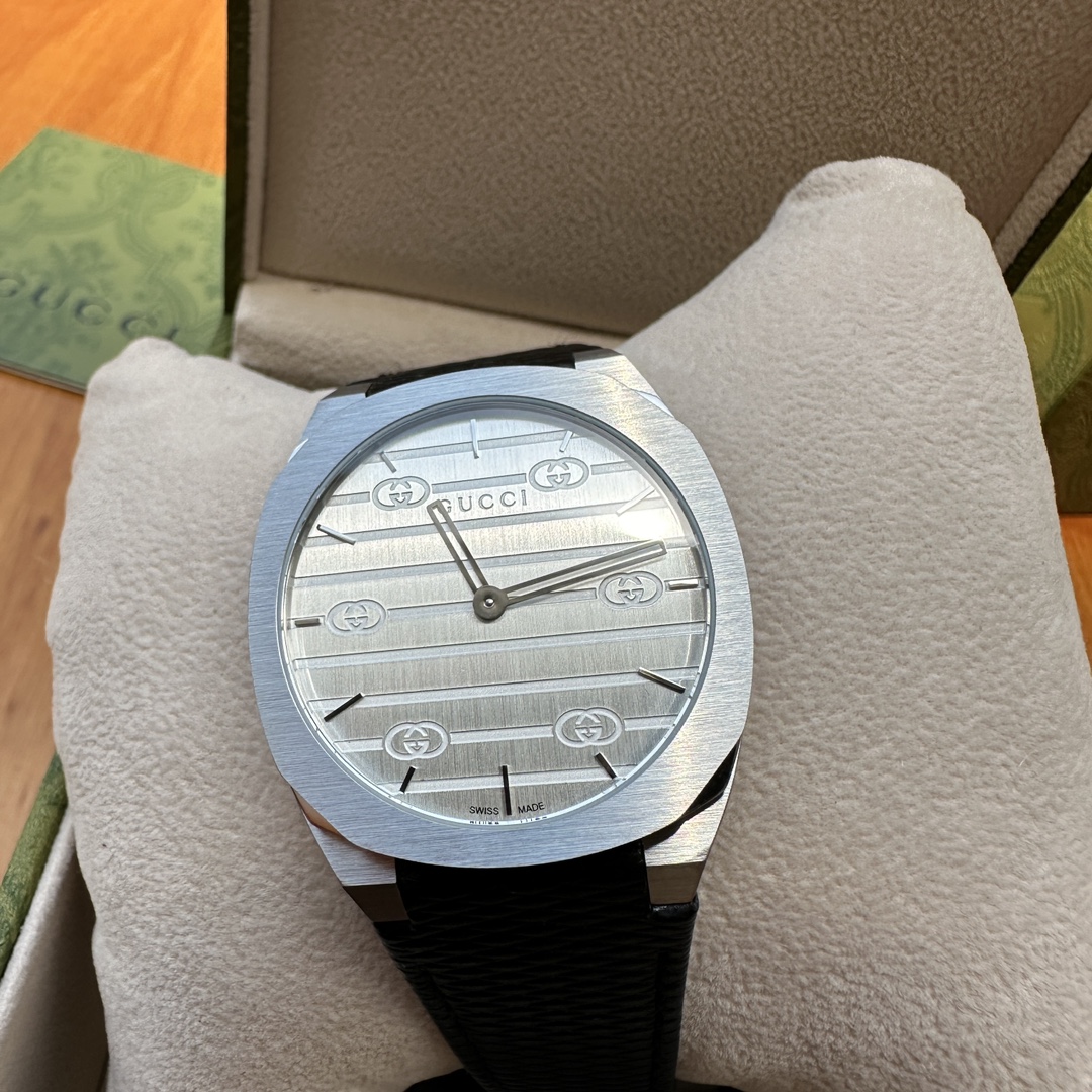 Gucci 25H Wristwatch: Contemporary Design Inspired by Architecture, Steel Chains, Swiss Movement - 图片 5