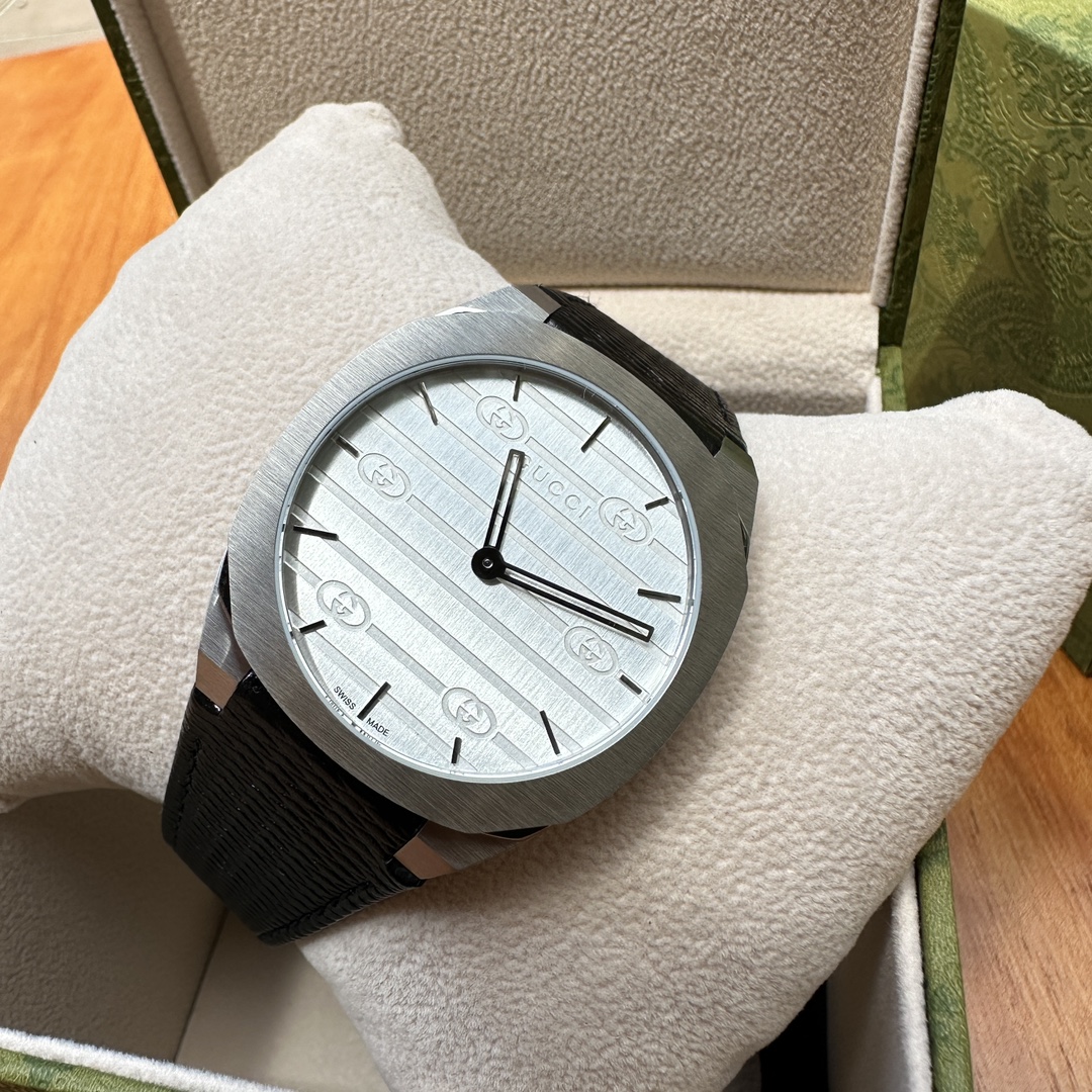 Gucci 25H Wristwatch: Contemporary Design Inspired by Architecture, Steel Chains, Swiss Movement - 图片 3