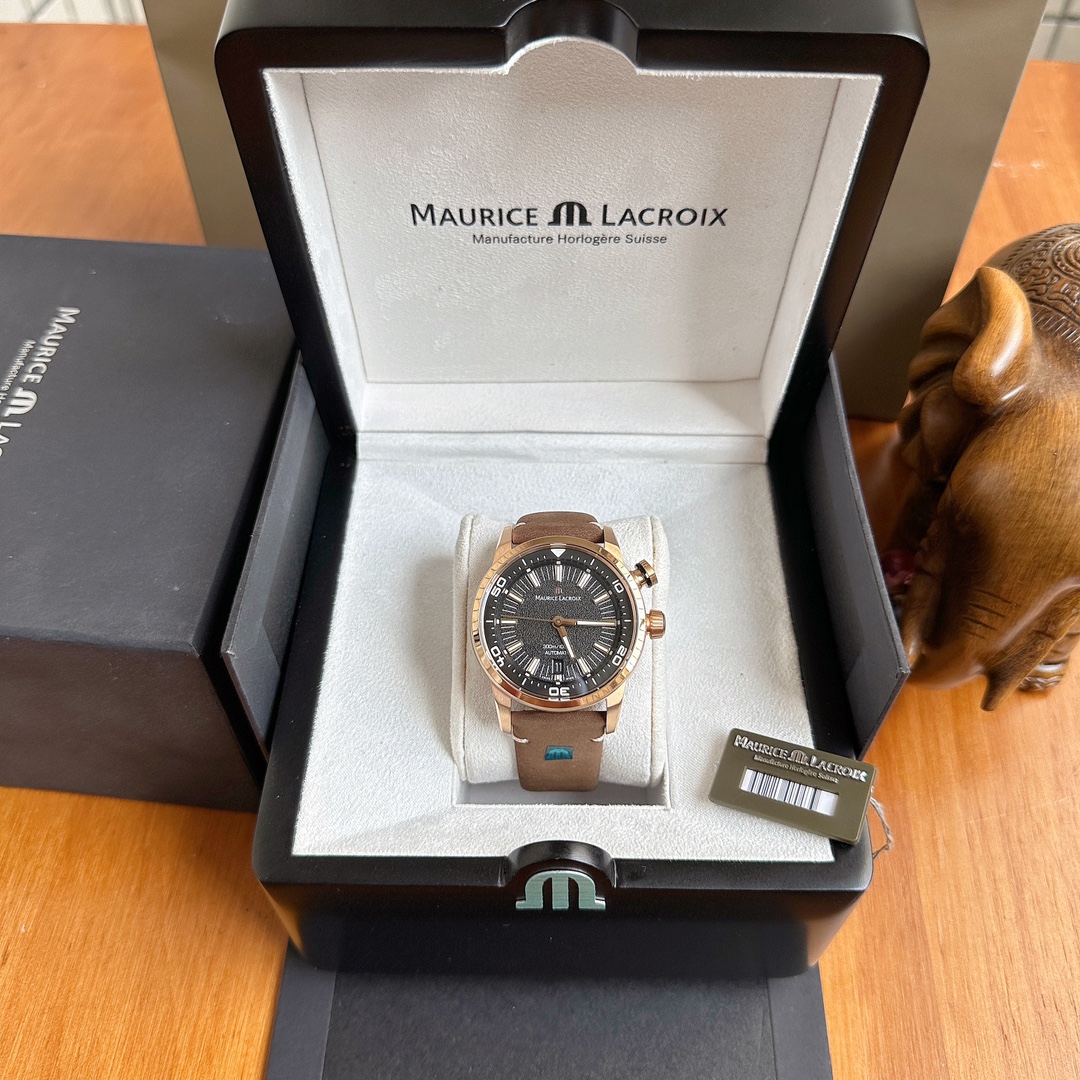 NO:390167,Latest: Amy Bentao S series men's diving watch arrives!  Classics are never out of date!  The same mechanical style for men and women, fashionable with you. It is equipped with the function of a dive meter, the dial size is 42mm and the thickness is 12mm!  It has a meter-deep waterproof function. The strap uses top-grade Buddha statue glue. The strap is designed for easy removal and raw ears. The tape is easily replaced with bare hands. It is brushed and polished with fine steel. The craftsmanship is very good!  Super luminous, original Swiss mechanical movement!  Perfect new design, complete with a full set of large packaging. I sincerely recommend it!  Worth taking action, aikon19860909最新:艾美奔涛S系列男款潜水表到货！经典永不过时！男女同款机械,时尚与你同在.配有潜水计师功能,表盘尺寸为42mm,厚12mm！具有米深度防水功能,表带采用顶级佛像胶,表带为易拆生耳设计,胶带轻松徒手交替更换使用,拉丝打磨精钢,工艺非常好！超强夜光,原装瑞士机械机芯！完美的新设计,配全套大包装出.真心推荐！值得下手,,aikon,Watch