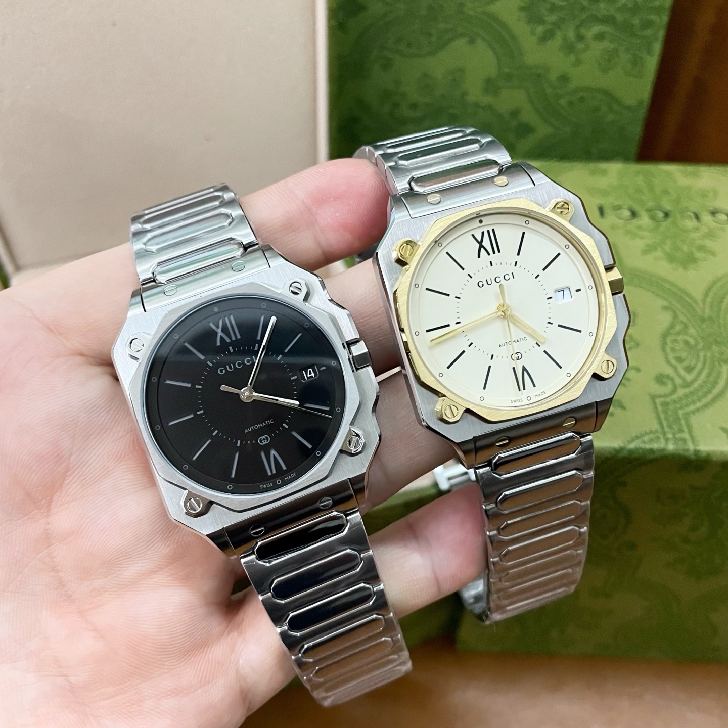NO:822481,Batch Gucci G-Flat series unisex automatic mechanical watch with a diameter of 36mm, black dial and white gold dial available in two colors. Stainless steel strap case, the dial part adopts vacuum galvanizing technology. Anti-reflective sapphire mirror window, wear-resistant and scratch-resistant, never scratched; Swiss imported mechanical movement, accurate travel time; dial scale inlaid with diamonds; butterfly buckle strap, easy to wear,  The whole watch is very high-quality, and the personalized dial shows extraordinary and extraordinary. It is very eye-catching and you deserve it!  !  Shipped with packaging!  !  ,,gucci,gucci19860909批 Gucci 古驰 G-Flat系列中性自动机械腕表 表径36mm,黑色盘、白色间金盘两色可选 精钢表带表壳,其中表盘部分采用了真空镀锌技术 防反光蓝宝石镜窗,耐磨耐刮,永不刮花；瑞士进口机械机芯,走时精准；表盘刻度镶嵌钻石；蝴蝶扣表带,佩戴方便, 整表非常有质感,个性化的表盘,彰显不凡与不俗,非常抢眼,您值得拥有！！ 发货配包装！！,,gucci,gucci,Watch