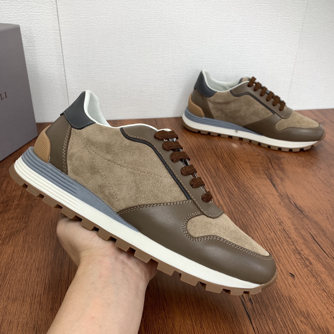 NO:532880,Code YS004050 Brunello Cucinelli New Suede Leather Sneakers Shipping Suit (BC) This brand is the world's top luxury brand from Italy. All products are made of the top fabrics in the clothing industry today. Coupled with Italy's unique traditional handicrafts, the brand has the reputation of 'real luxury goods in the clothing industry'!  The fabric is made of imported reverse velvet cowhide and calfskin splicing design. The inner lining is a white benzene dyed calfskin inner lining. It has a 0.5mm round punching design, without fading, no slippage, breathability and no stuffiness!  The stitching details in the same color, the tongue has logo appliques, the insole is decorated with logos, the heel contrast design is decorated with brand logos, the multi-layer rubber combination sole extends to the toe, and the heel rubber patch is wrapped, and the personality and fashion style is very popular!  With original drawer shoe box, shoe storage bag!  Multi-color options!  Size 39-40-41-42-43-44 Leather Shoe Size Article No. 9674 Sports Apricot, brunello cucinelli,sneakers,cowhide19860909编码YS004050 Brunello Cucinelli新款绒面皮运动鞋出货 简称（BC) 此品牌是来自意大利的世界顶级奢侈品牌,所有产品均选用现今服装界最顶级的面料,加上意大利得天独厚的传统手工艺,使得该品牌又有“服装界真正的奢侈品”之美誉！ 面料采用进口反绒牛皮、小牛皮拼接设计,内里是本白色苯染专用小牛皮内里,0.5mm圆形冲孔设计,不掉色,不打滑,透气不闷脚！同色系缝线细节、鞋舌有logo贴花、鞋垫饰有标志、鞋后跟撞色设计饰有品牌标志,多层橡胶组合大底,外底延伸至鞋头,后跟橡胶贴片包裹,个性时尚范爆棚！配原版抽屉式鞋盒,鞋履收纳袋！多色可选！ 尺码39-40-41-42-43-44皮鞋码 货号9674运动 杏色,,brunello cucinelli,sneakers,cowhide,Men's shoes