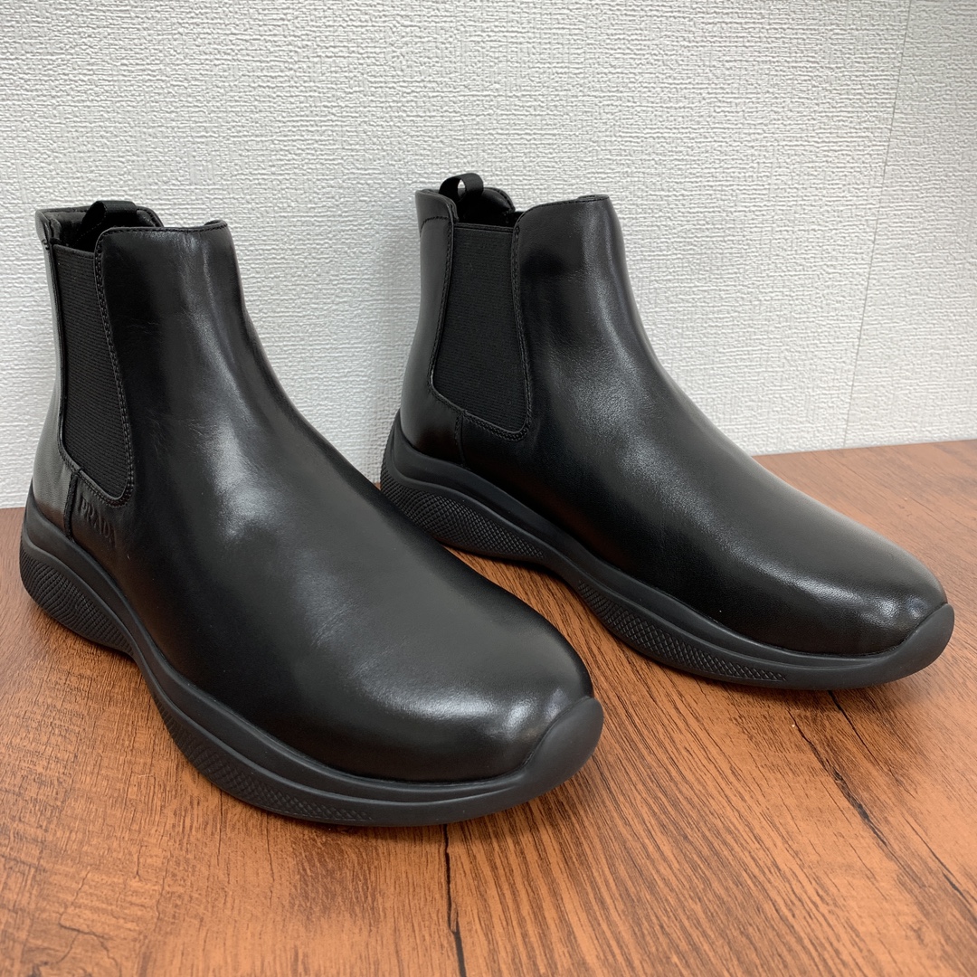 Prada/普拉达 21最新款男士中邦皮革羊毛短靴 21秋季秀场压轴款 重工打造精品 领先专柜款式强势首发 进口纳帕小牛皮面 皮质看细节 2