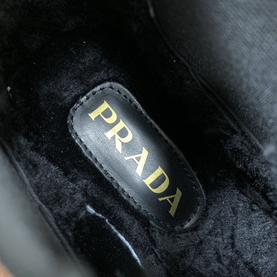 Prada/普拉达 21最新款男士中邦皮革羊毛短靴 21秋季秀场压轴款 重工打造精品 领先专柜款式强势首发 进口纳帕小牛皮面 皮质看细节 8