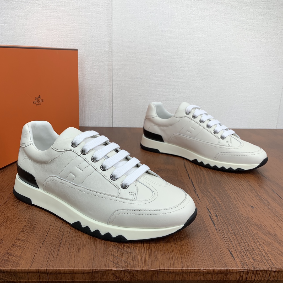 NO:275723,Code YS004555 HERMES/HERMES brand new four-color casual sneakers!  This style and color matching are what many partners are looking for. They are popular styles on various platforms at present. They are basically in stock and require various channels to find products!  The four colors are excellent in color matching, and the dress is very good, which can fully reflect your personality and colors!  The four colors of the ancestor gray, ivory white, olive and Clivia are all in one pavilion. The hot styles on the fries are made of soft Napa, plain-patterned fine-textured calf, and the inner lining is made of Italian calf leather, with clang colored shoe eye buttons, and the iconic H three-dimensional texture (color three-dimensional pressing) of the inside and outside waists, with clear and delicate workmanship, no hair edge thread, divided into color style, and the style is undoubtedly authentic!  Cleanliness!  Packaging with double storage bags!  When you open the packaging, the high-end feeling of the shop comes to your face!  The sole adopts a brand new TPU design, four-color contrasting colors are matched with the sole, and has a transparent sole design. All standards are luxurious and luxurious. The top version of the market, instantly kills some market currency quality!  Friends who understand products will close their eyes!  Size 39-40-41-42-43-44 Leather Shoe Size Article Number Z853 White,,hermes,hermes,sneakers,cowhide19860909编码YS004555 HERMES/爱马仕全新四色休闲运动鞋！ 这个版型,款式配色是很多伙伴要找的,是当下各种平台火爆的款式,基本都是没有现货状态,需要各种渠道去找的产品！ 四色搭配颜色效果极佳,穿着非常好搭配,可以把你的性格色彩都体现的淋漓尽致！分始祖灰,象牙白,橄榄,君子兰四色,都是具有一阁的配色 薯条上的火爆款式,面料采用柔软的纳帕,平纹的细纹小牛,和内里采用意大利小牛皮材质,镶有锵色鞋眼扣搭配,内外腰标志性的H立体质感（色彩立体压制）的醒目高端气质,做工走线清晰细腻,无毛边线头,分颜色款式,版型正版无疑！清洁度清爽！ 包装配双收纳袋！打开包装,铺面的高级感扑面而来！ 鞋底采用全新TPU设计,四色撞色搭配鞋底,有透明底设计,所有一切的标准都是奢侈及奢华的, 市场顶级版本,秒杀一些市场通货品质！ 懂产品的伙伴闭眼入！ 尺码39-40-41-42-43-44 皮鞋尺码 货号Z853 白色,,hermes,hermes,sneakers,cowhide,Men's shoes