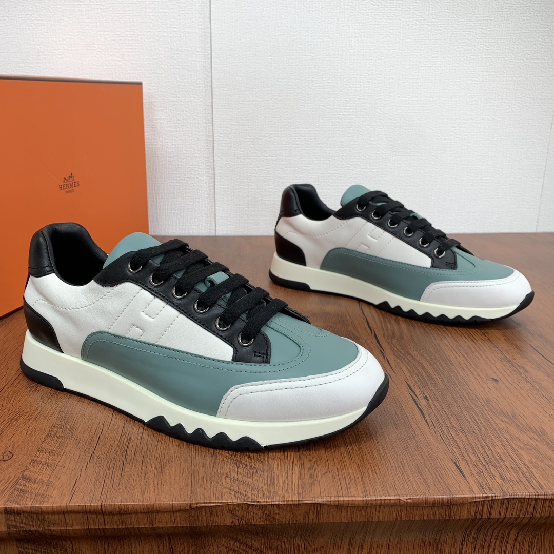 NO:275728,Code YS004555 HERMES/HERMES brand new four-color casual sneakers!  This style and color matching are what many partners are looking for. They are popular styles on various platforms at present. They are basically in stock and require various channels to find products!  The four colors are excellent in color matching, and the dress is very good, which can fully reflect your personality and colors!  The four colors of the ancestor gray, ivory white, olive and Clivia are all in one pavilion. The hot styles on the fries are made of soft Napa, plain-patterned fine-textured calf, and the inner lining is made of Italian calf leather, with clang colored shoe eye buttons, and the iconic H three-dimensional texture (color three-dimensional pressing) of the inside and outside waists, with clear and delicate workmanship, no hair edge thread, divided into color style, and the style is undoubtedly authentic!  Cleanliness!  Packaging with double storage bags!  When you open the packaging, the high-end feeling of the shop comes to your face!  The sole adopts a brand new TPU design, four-color contrasting colors are matched with the sole, and has a transparent sole design. All standards are luxurious and luxurious. The top version of the market, instantly kills some market currency quality!  Friends who understand products will close their eyes!  Size 39-40-41-42-43-44 Leather Shoe Size Article No. Z853 White and Blue, Hermes, hermes, sneakers, cowhide19860909编码YS004555 HERMES/爱马仕全新四色休闲运动鞋！ 这个版型,款式配色是很多伙伴要找的,是当下各种平台火爆的款式,基本都是没有现货状态,需要各种渠道去找的产品！ 四色搭配颜色效果极佳,穿着非常好搭配,可以把你的性格色彩都体现的淋漓尽致！分始祖灰,象牙白,橄榄,君子兰四色,都是具有一阁的配色 薯条上的火爆款式,面料采用柔软的纳帕,平纹的细纹小牛,和内里采用意大利小牛皮材质,镶有锵色鞋眼扣搭配,内外腰标志性的H立体质感（色彩立体压制）的醒目高端气质,做工走线清晰细腻,无毛边线头,分颜色款式,版型正版无疑！清洁度清爽！ 包装配双收纳袋！打开包装,铺面的高级感扑面而来！ 鞋底采用全新TPU设计,四色撞色搭配鞋底,有透明底设计,所有一切的标准都是奢侈及奢华的, 市场顶级版本,秒杀一些市场通货品质！ 懂产品的伙伴闭眼入！ 尺码39-40-41-42-43-44 皮鞋尺码 货号Z853 白蓝,,hermes,hermes,sneakers,cowhide,Men's shoes