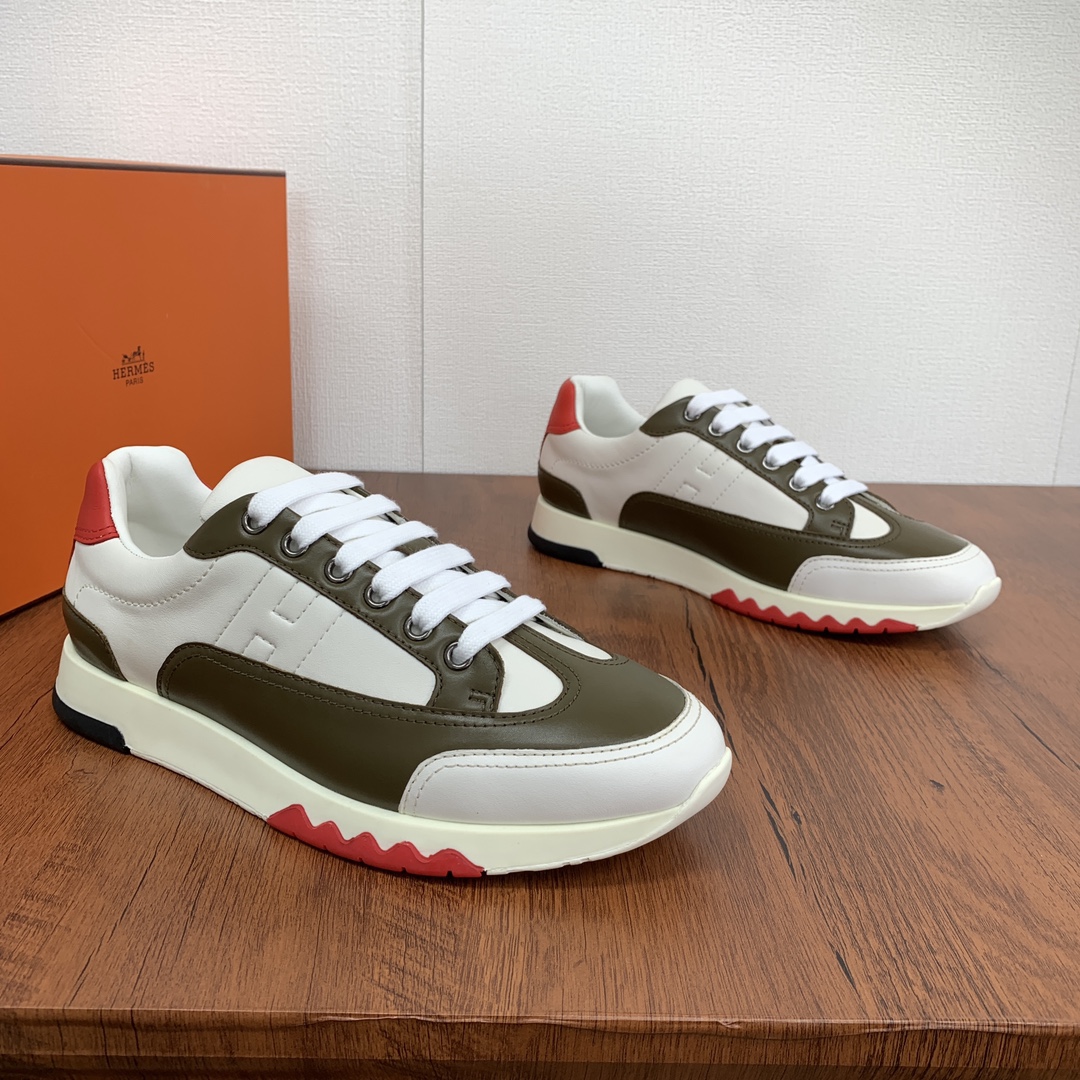 NO:275732,Code YS004555 HERMES/HERMES brand new four-color casual sneakers!  This style and color matching are what many partners are looking for. They are popular styles on various platforms at present. They are basically in stock and require various channels to find products!  The four colors are excellent in color matching, and the dress is very good, which can fully reflect your personality and colors!  The four colors of the ancestor gray, ivory white, olive and Clivia are all in one pavilion. The hot styles on the fries are made of soft Napa, plain-patterned fine-textured calf, and the inner lining is made of Italian calf leather, with clang colored shoe eye buttons, and the iconic H three-dimensional texture (color three-dimensional pressing) of the inside and outside waists, with clear and delicate workmanship, no hair edge thread, divided into color style, and the style is undoubtedly authentic!  Cleanliness!  Packaging with double storage bags!  When you open the packaging, the high-end feeling of the shop comes to your face!  The sole adopts a brand new TPU design, four-color contrasting colors are matched with the sole, and has a transparent sole design. All standards are luxurious and luxurious. The top version of the market, instantly kills some market currency quality!  Friends who understand products will close their eyes!  Size 39-40-41-42-43-44 Leather Shoe Size Article No. Z853 White Brown, Hermes, Hermes, Sneakers, cowhide19860909编码YS004555 HERMES/爱马仕全新四色休闲运动鞋！ 这个版型,款式配色是很多伙伴要找的,是当下各种平台火爆的款式,基本都是没有现货状态,需要各种渠道去找的产品！ 四色搭配颜色效果极佳,穿着非常好搭配,可以把你的性格色彩都体现的淋漓尽致！分始祖灰,象牙白,橄榄,君子兰四色,都是具有一阁的配色 薯条上的火爆款式,面料采用柔软的纳帕,平纹的细纹小牛,和内里采用意大利小牛皮材质,镶有锵色鞋眼扣搭配,内外腰标志性的H立体质感（色彩立体压制）的醒目高端气质,做工走线清晰细腻,无毛边线头,分颜色款式,版型正版无疑！清洁度清爽！ 包装配双收纳袋！打开包装,铺面的高级感扑面而来！ 鞋底采用全新TPU设计,四色撞色搭配鞋底,有透明底设计,所有一切的标准都是奢侈及奢华的, 市场顶级版本,秒杀一些市场通货品质！ 懂产品的伙伴闭眼入！ 尺码39-40-41-42-43-44 皮鞋尺码 货号Z853 白棕,,hermes,hermes,sneakers,cowhide,Men's shoes