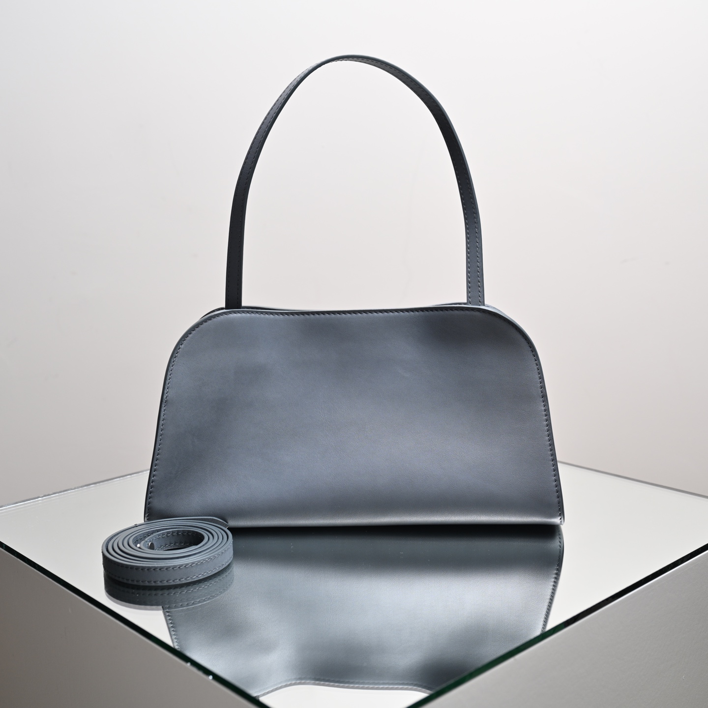 더로우 가방 75500 The Row Bag