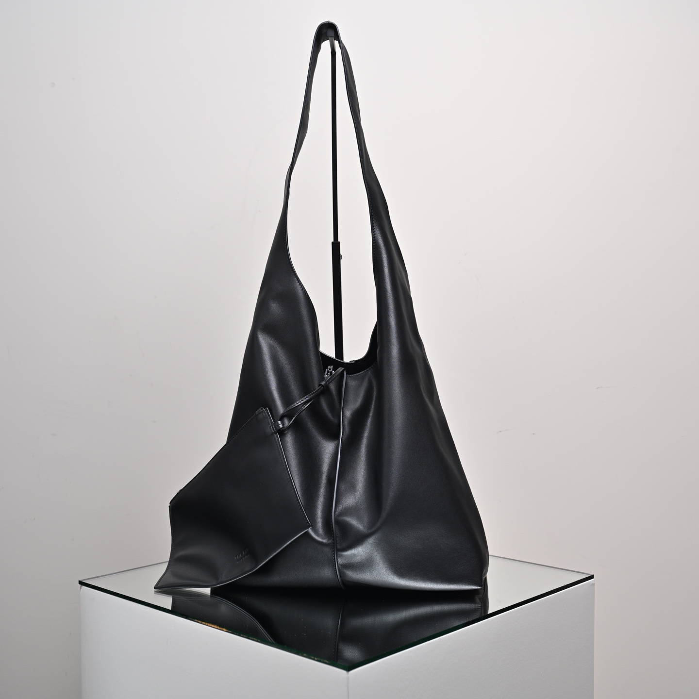 더로우 가방 75770 The Row Bag