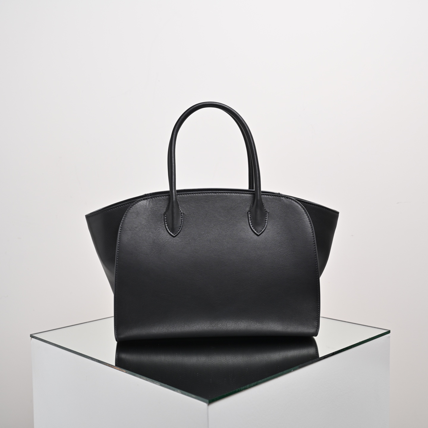 더로우 가방 75300 The Row Bag