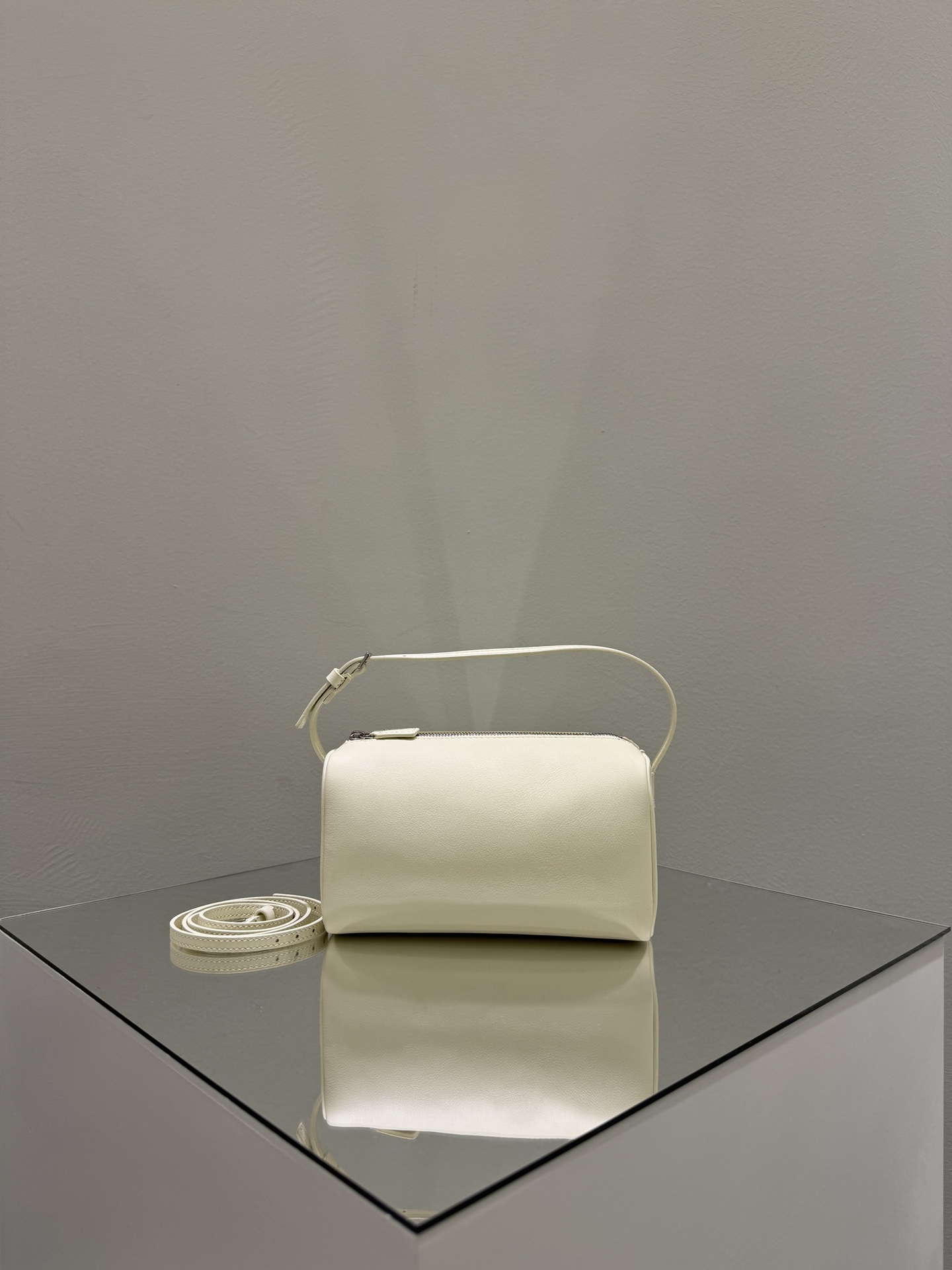 더로우 가방 75667 The Row Bag