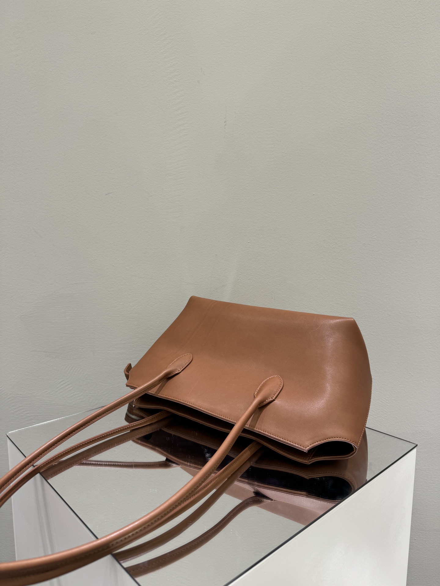 더로우 미니멀 클래식 숄더백 상세 이미지 4